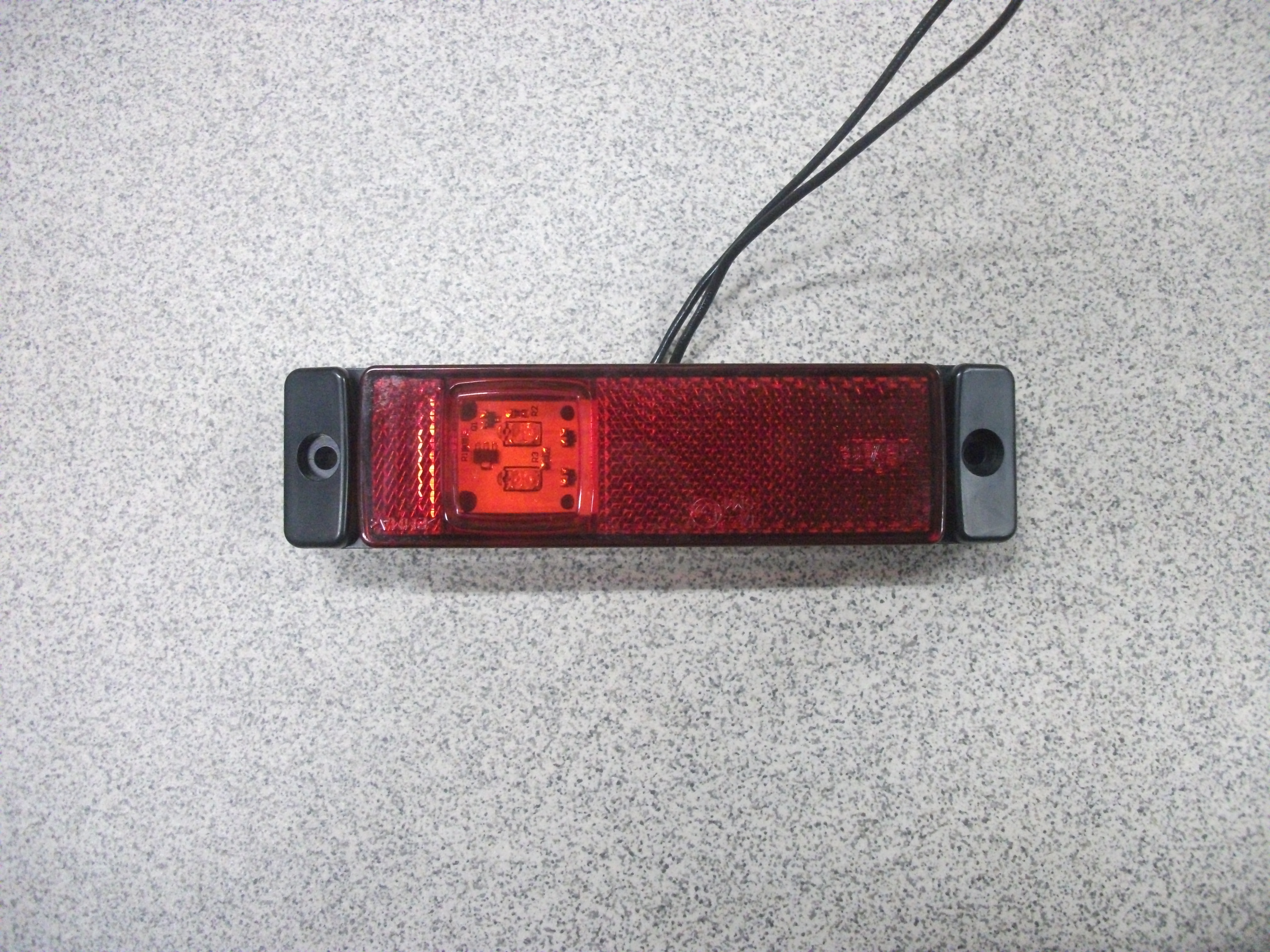 Фонарь   Габаритный  со светоотражателем  узкий   КРАСНЫЙ  12-24v  LED   011.3731-01