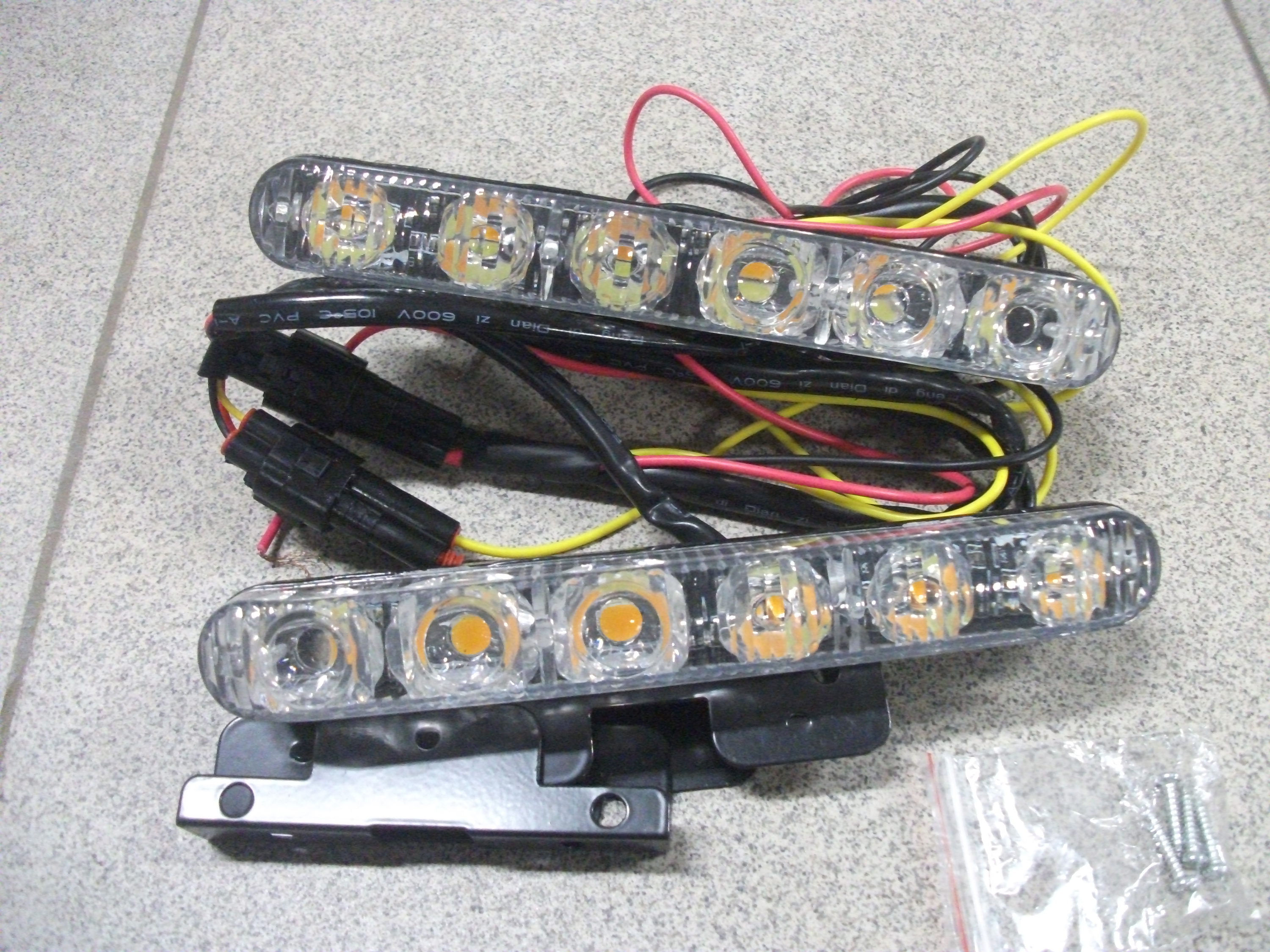 Универсальные дневные  ходовые огни  6 LED  с поворотом ( 2шт )