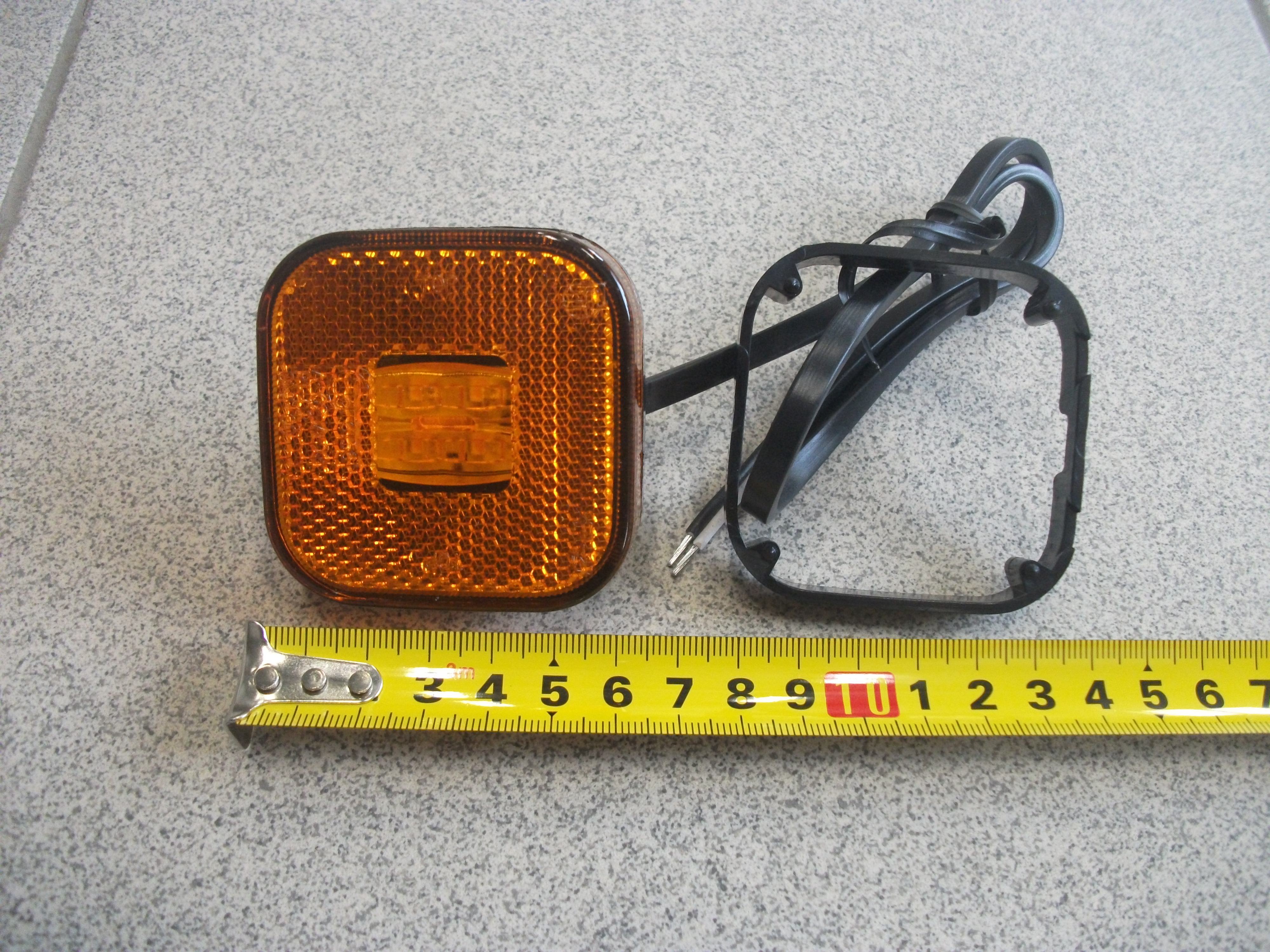 Фонарь   Габаритный  контурный   диодный   ЖЕЛТЫЙ   FRISTOM  12-30v   FT027ZLED