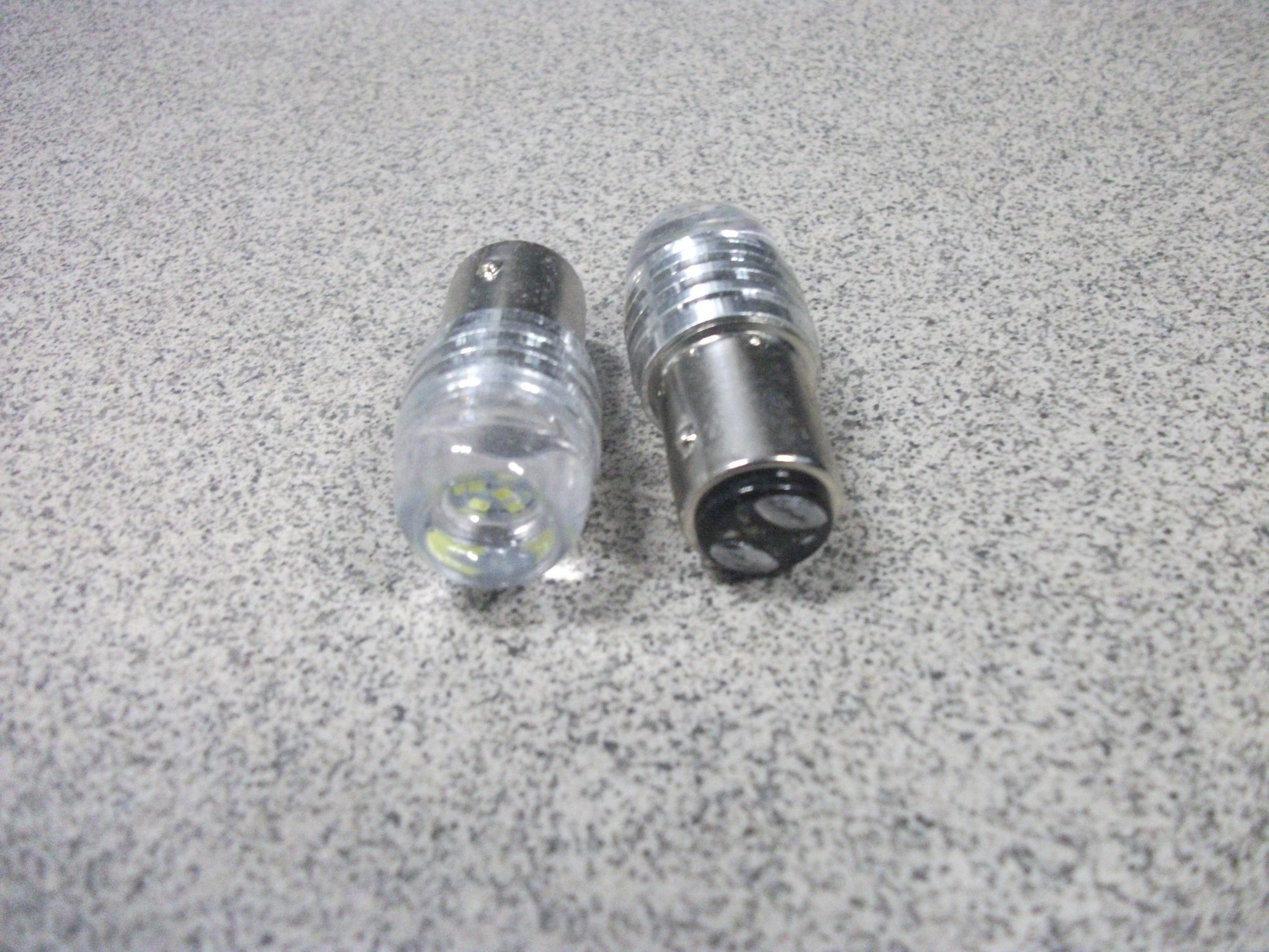S 25 Светодиод  2-х контактный 9 SMD   3D   СТРОБОСКОП   БЕЛЫЙ