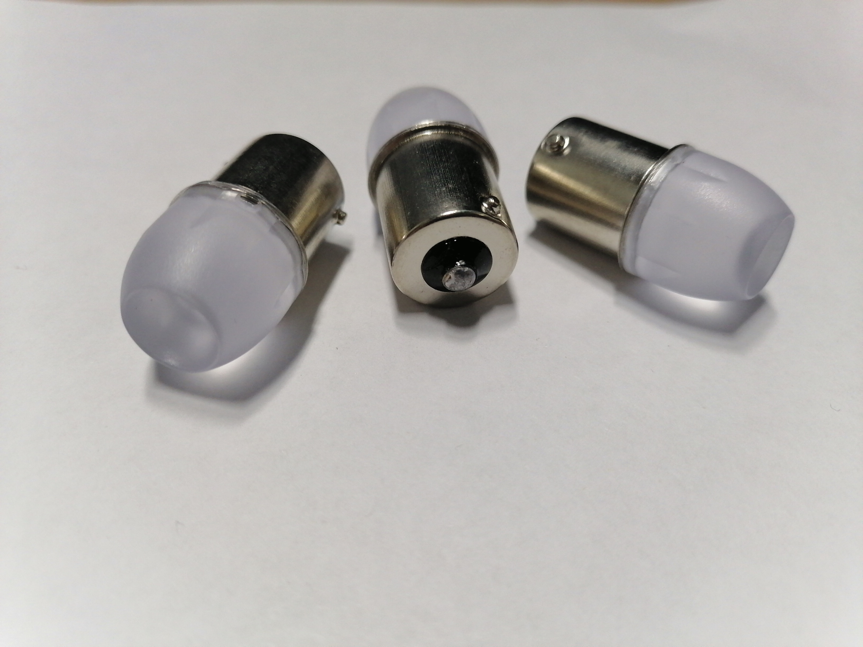 S 25 Светодиод  1-но контактный  3 SMD   +   вогнутая   линза   матовая    12V