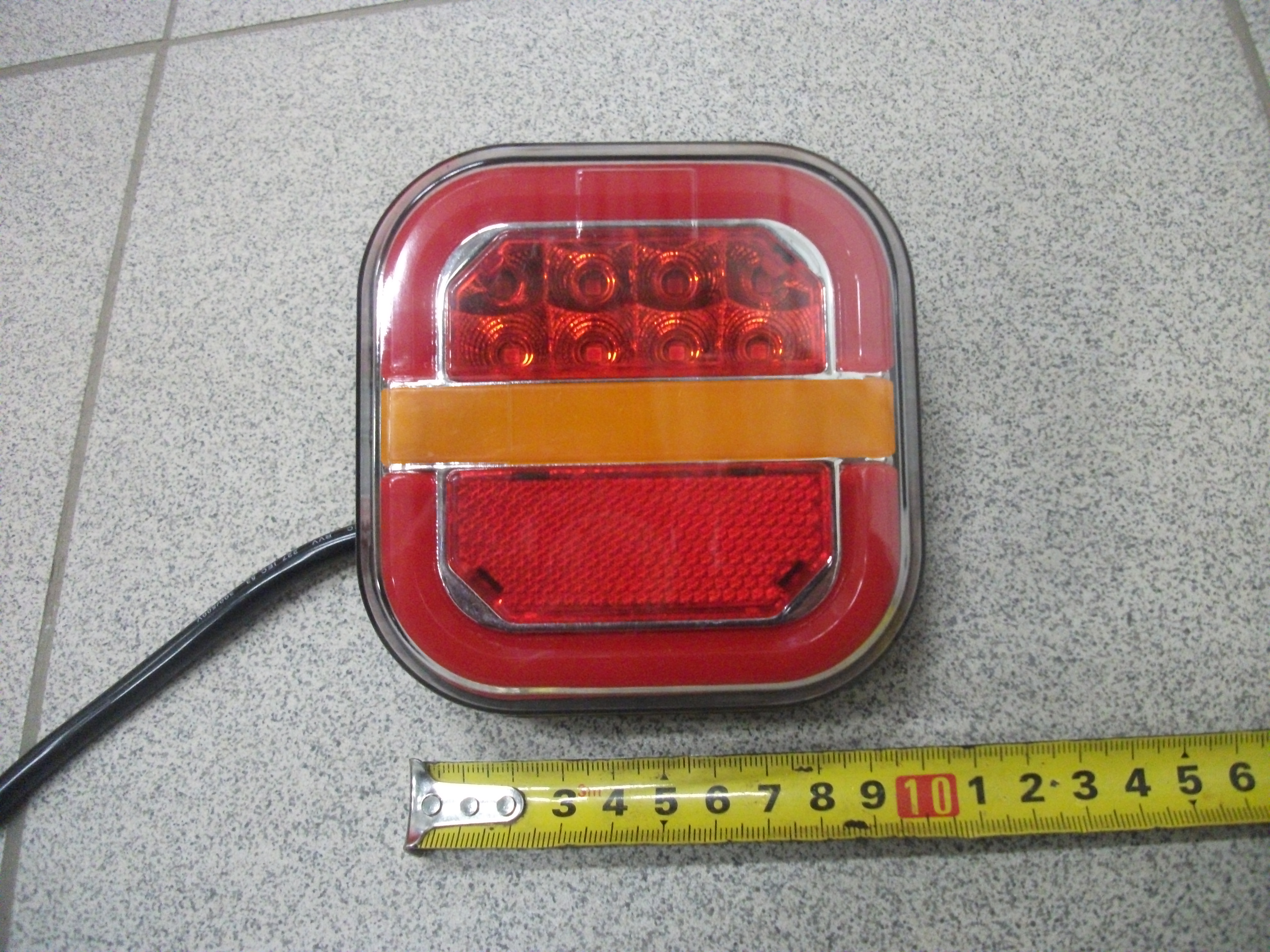 Фонарь задний  LED с кабелем универсальный    ТАС-ФЗУ1  (10-30v)  WD-073