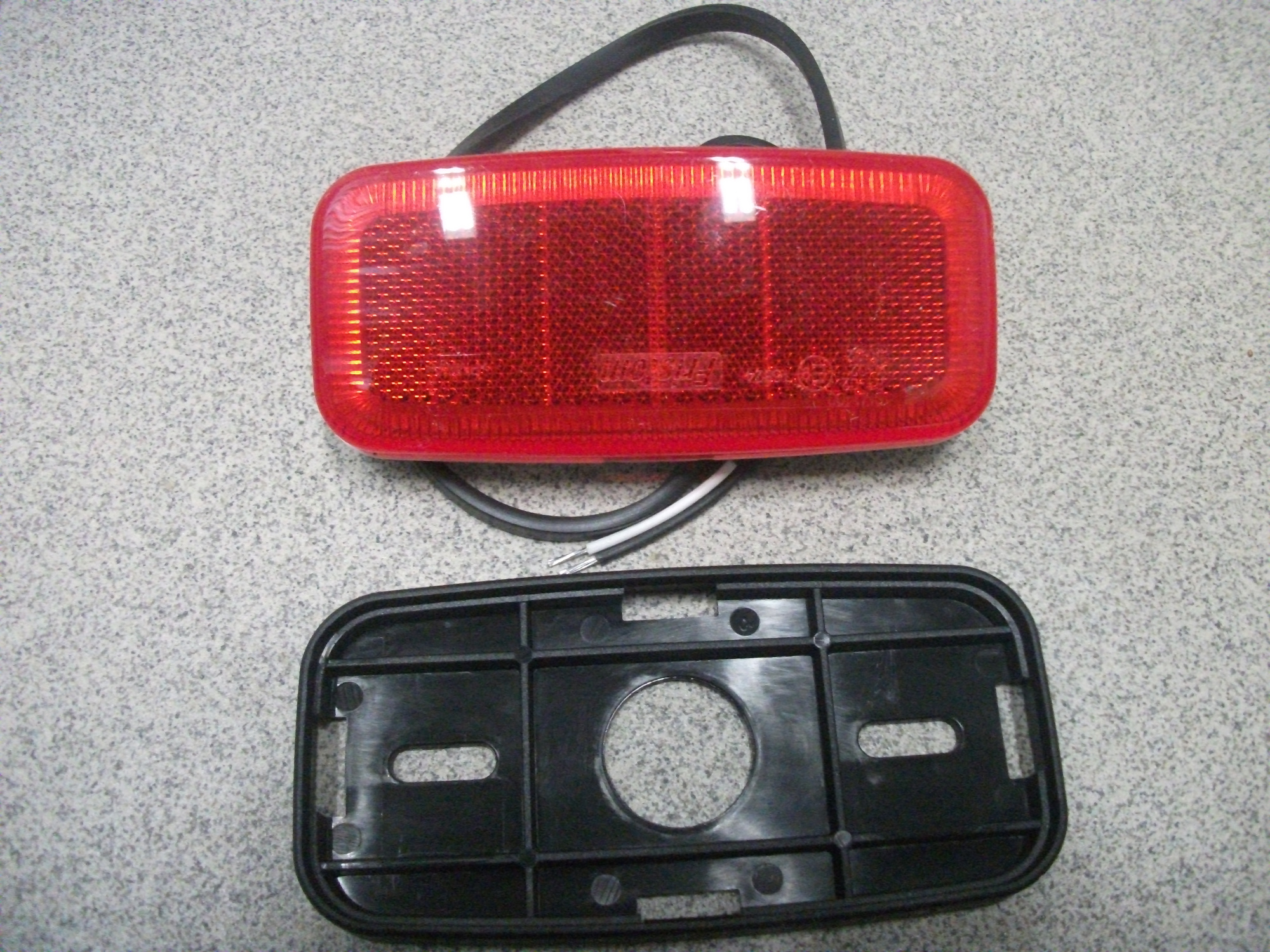Фонарь   Габаритный  контурный   диодный   КРАСНЫЙ   FRISTOM  12-30v   FT075CLED