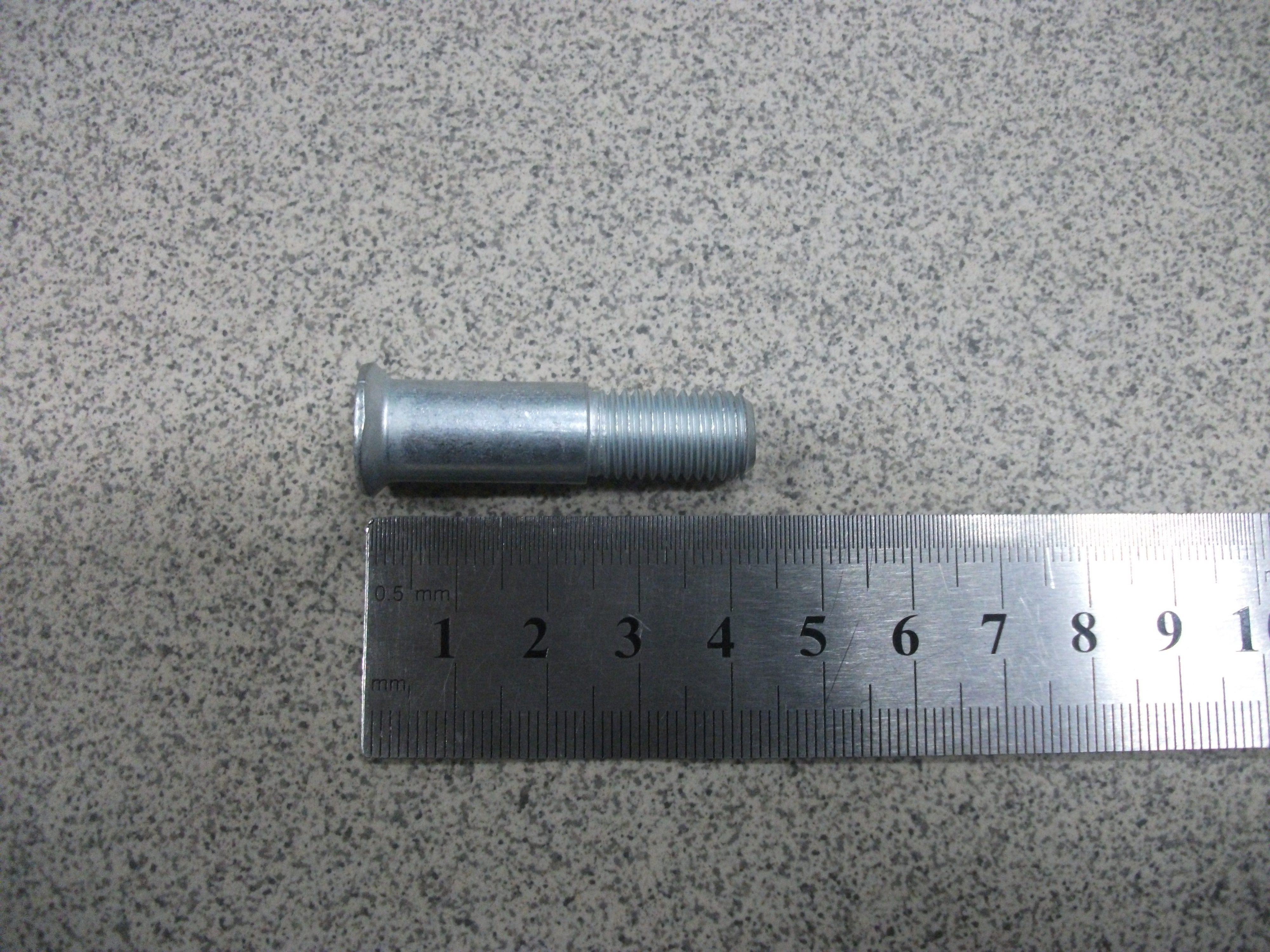 Палец  М10*42 петли двери '2108-10' с/о