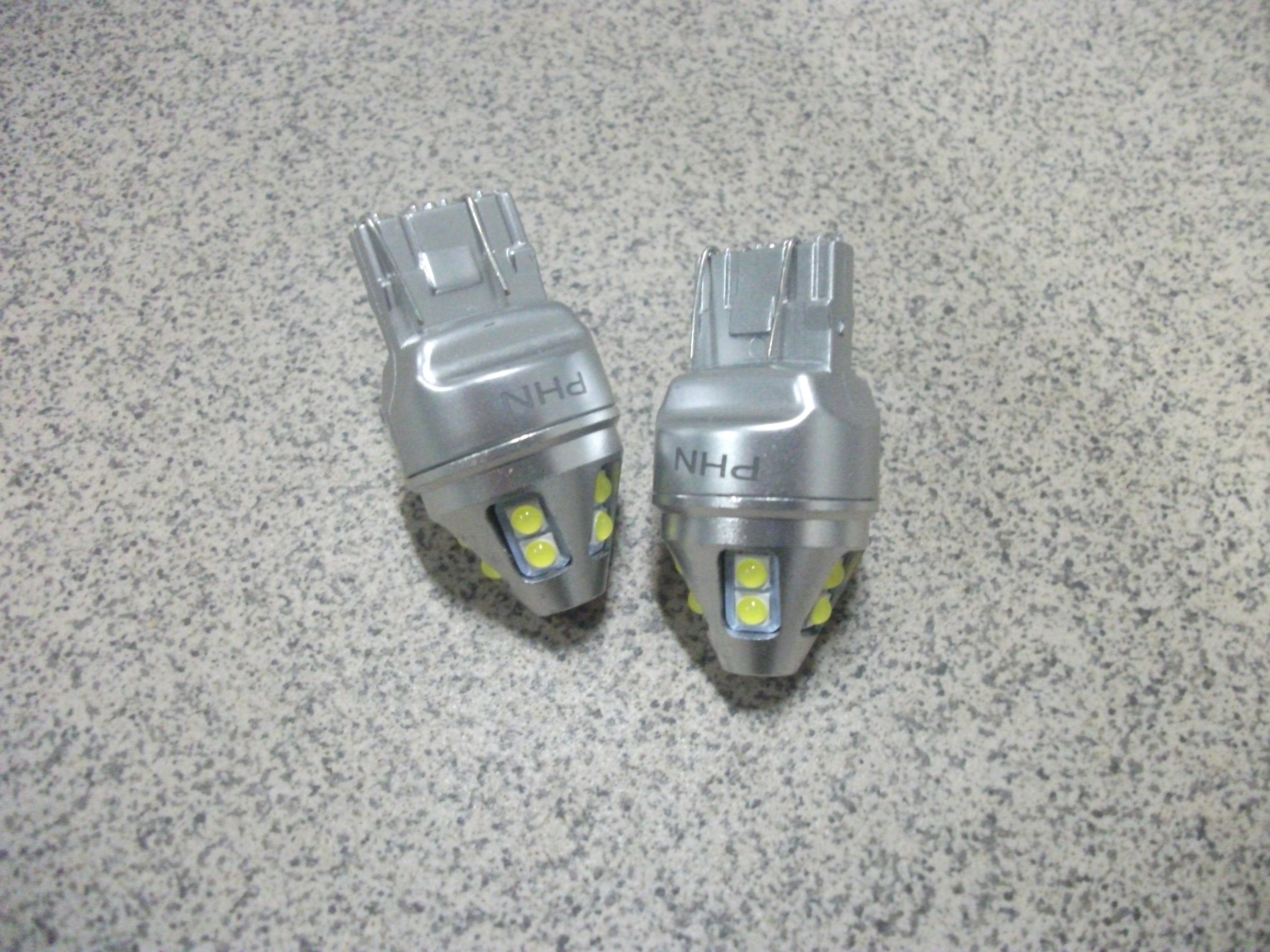 T 20 Светодиод  2-х контактный  10 SMD  КОНУС  12-24V  Безцокольный