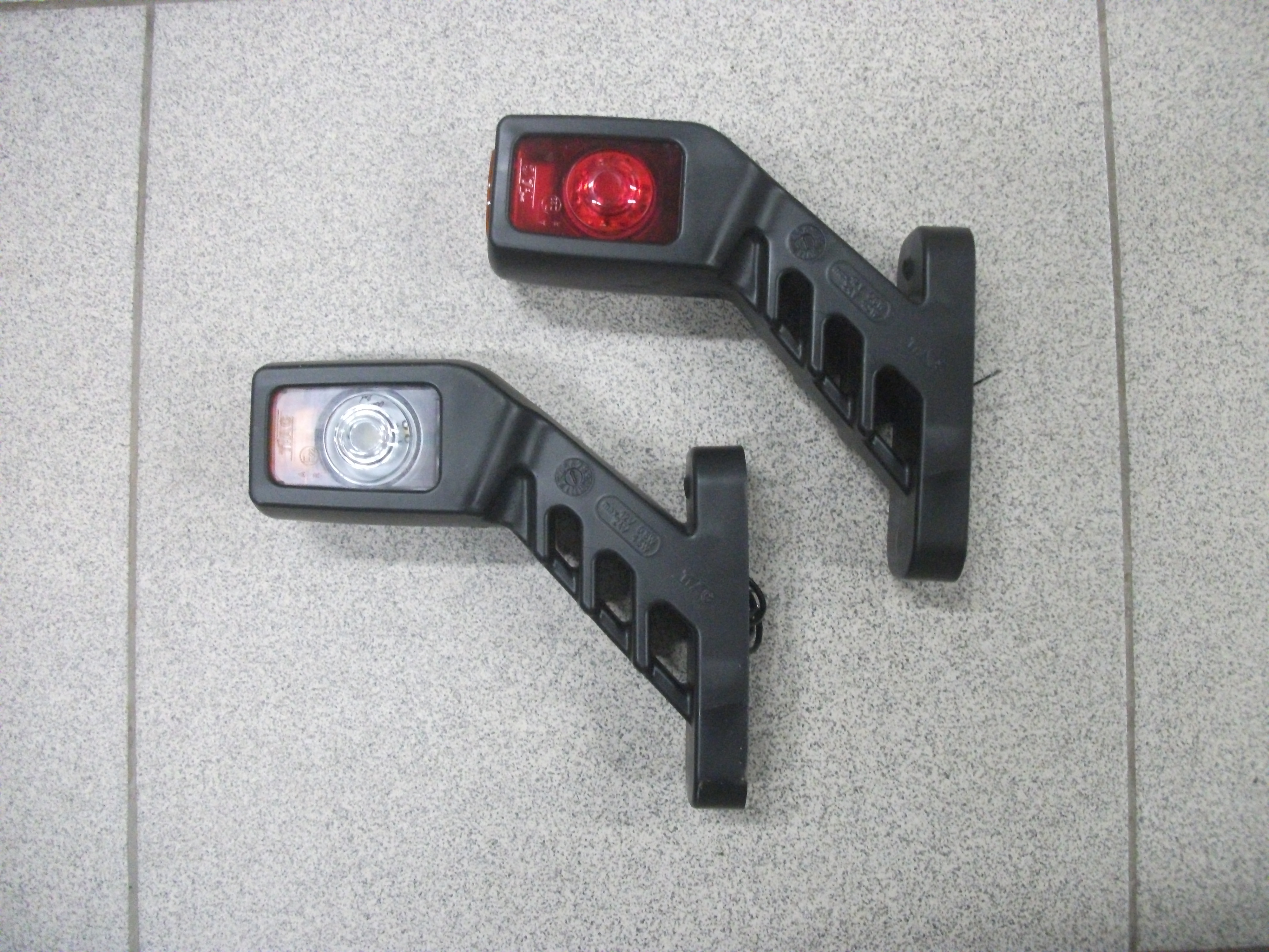 Фонарь   Габаритный   (РОЖКИ)  45 L=140'   3 диода   КВАДРАТ   12/24v   004(0041.3731-01