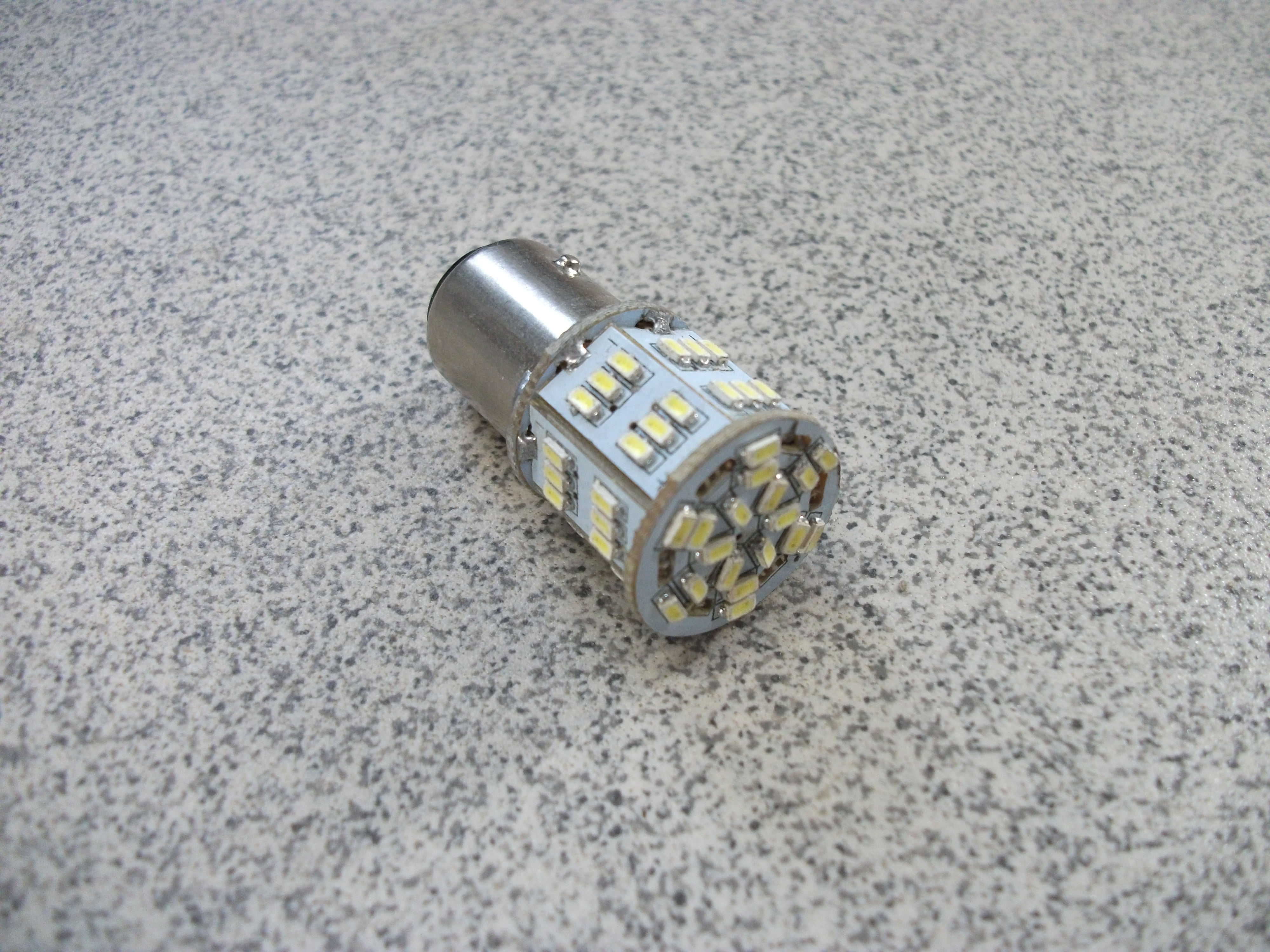 S 25 Светодиод  2-х контактный 9 SMD   3D   БЕЛЫЙ   S0029
