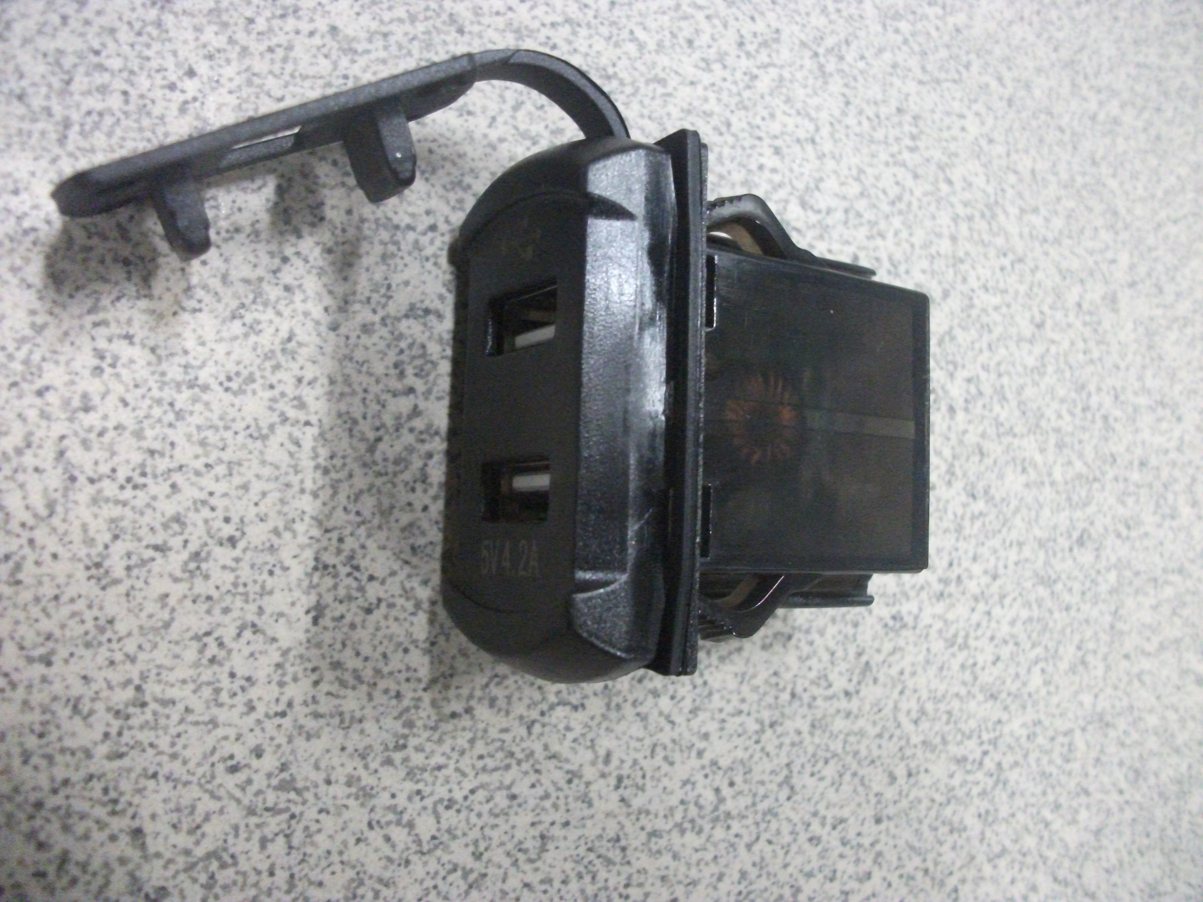 USB разъем 12/24В 5v 4.8A  вместо кнопки RV-037