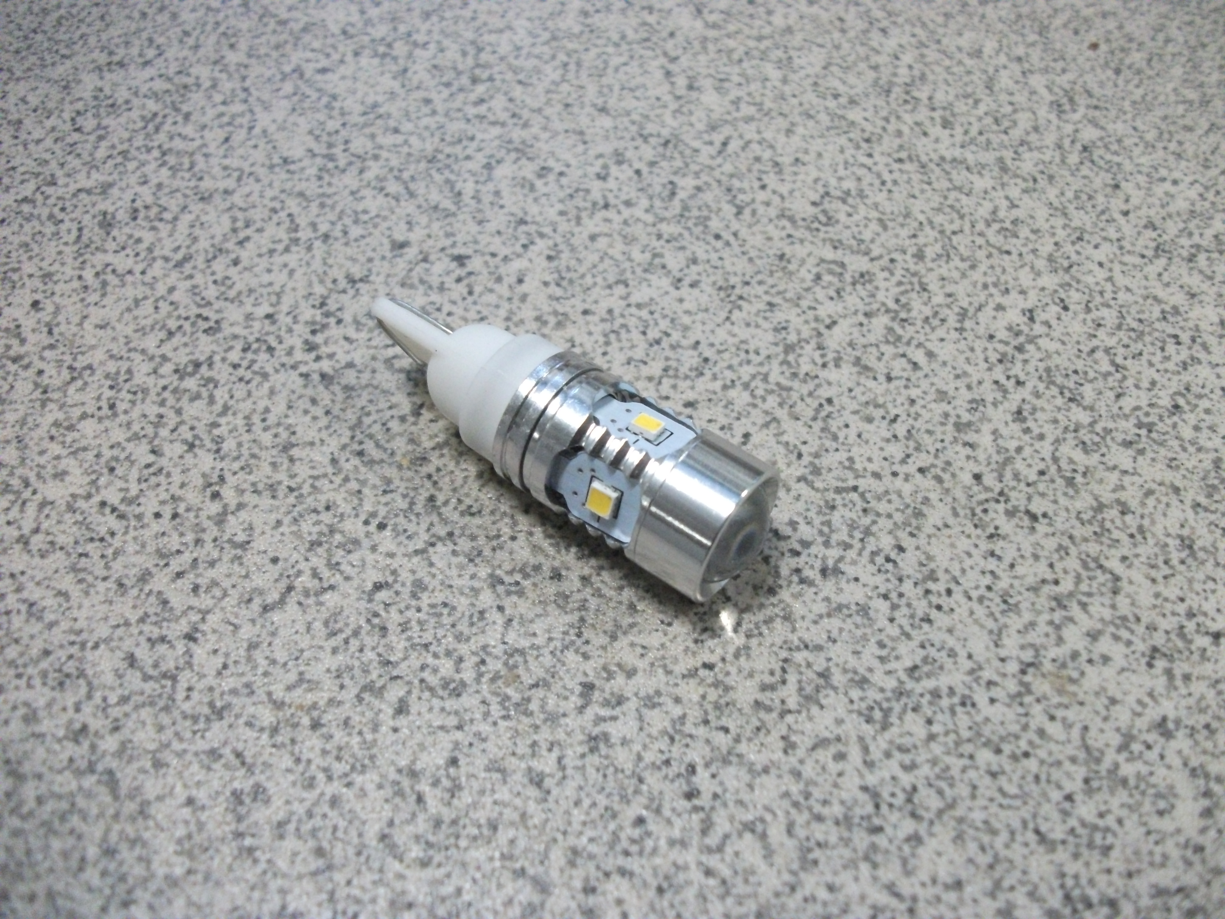 T10-БЦ Светодиод  4 SMD + 1 SMD + линза