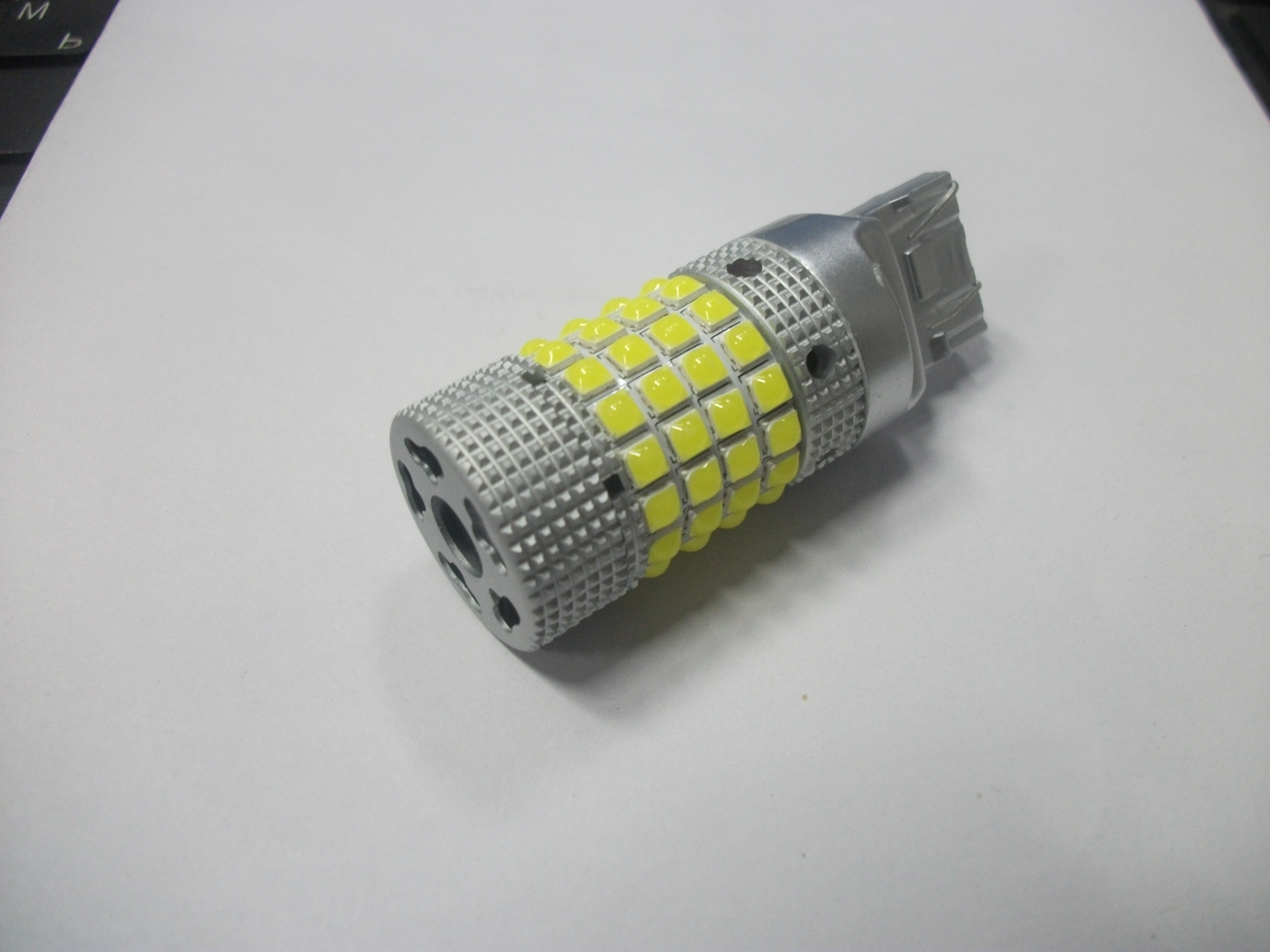 T 20 Светодиод  2-х контактный  72 SMD  кридиод   Белый  с вентилятором