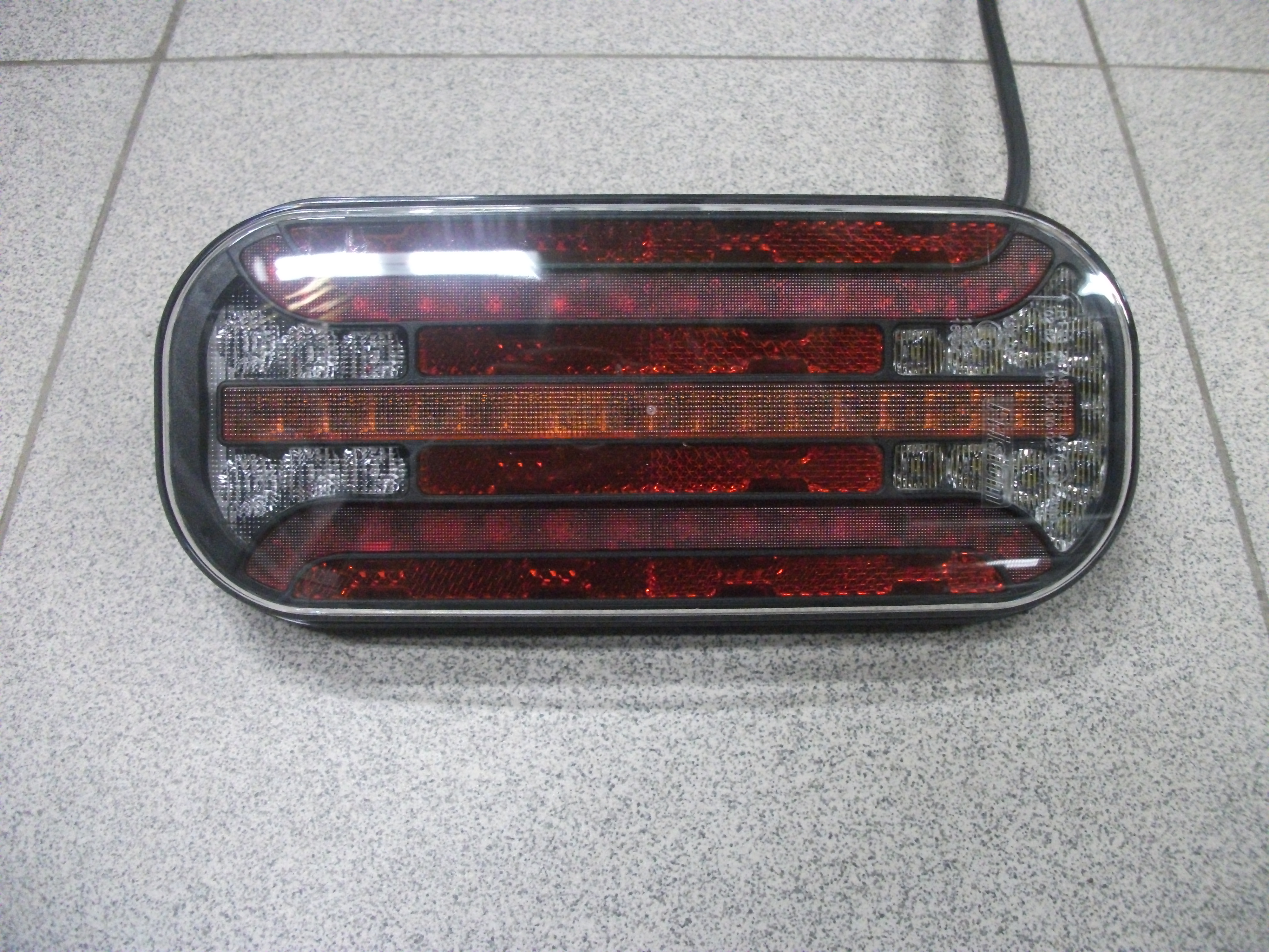 Фонарь задний  LED с кабелем 1м с бегущим поворотом   правый   FT-230 COF LED DI   FRISTOM