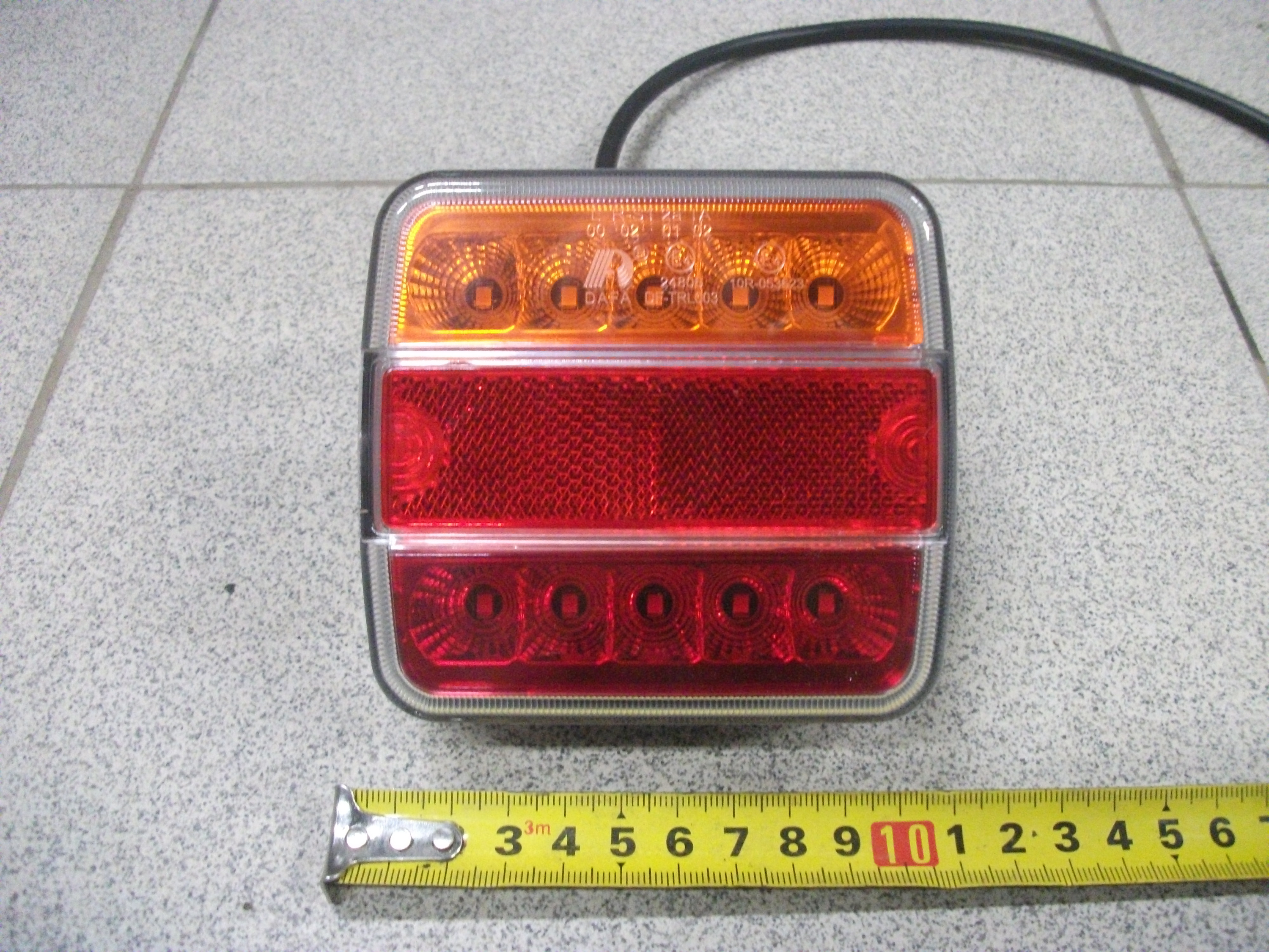 Фонарь задний  LED с кабелем универсальный    ТАС-ФЗУ1  (12v) с проводом и желтым поворот.