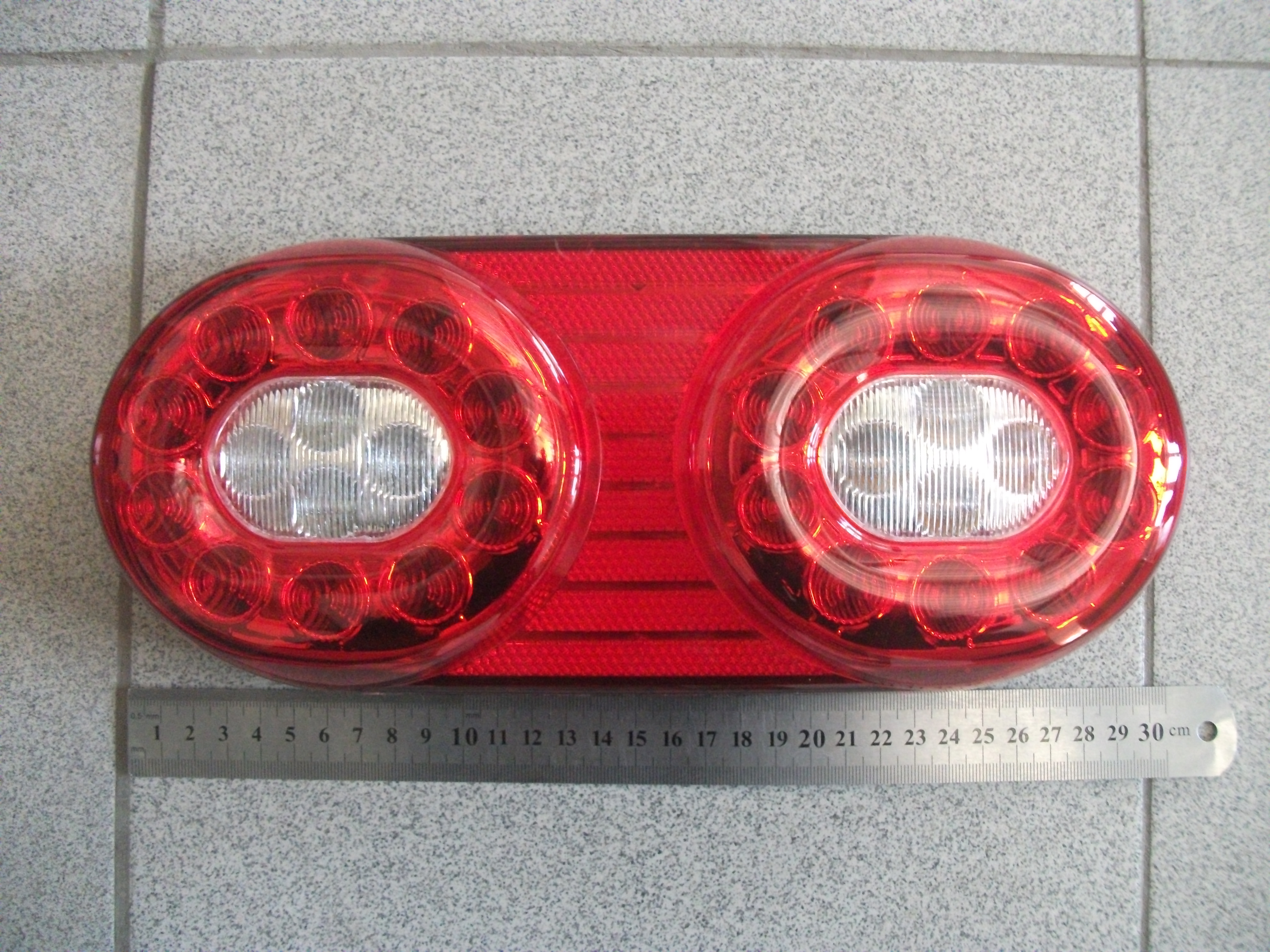 Фонарь задний  LED  универсальный  12/24  WD-044