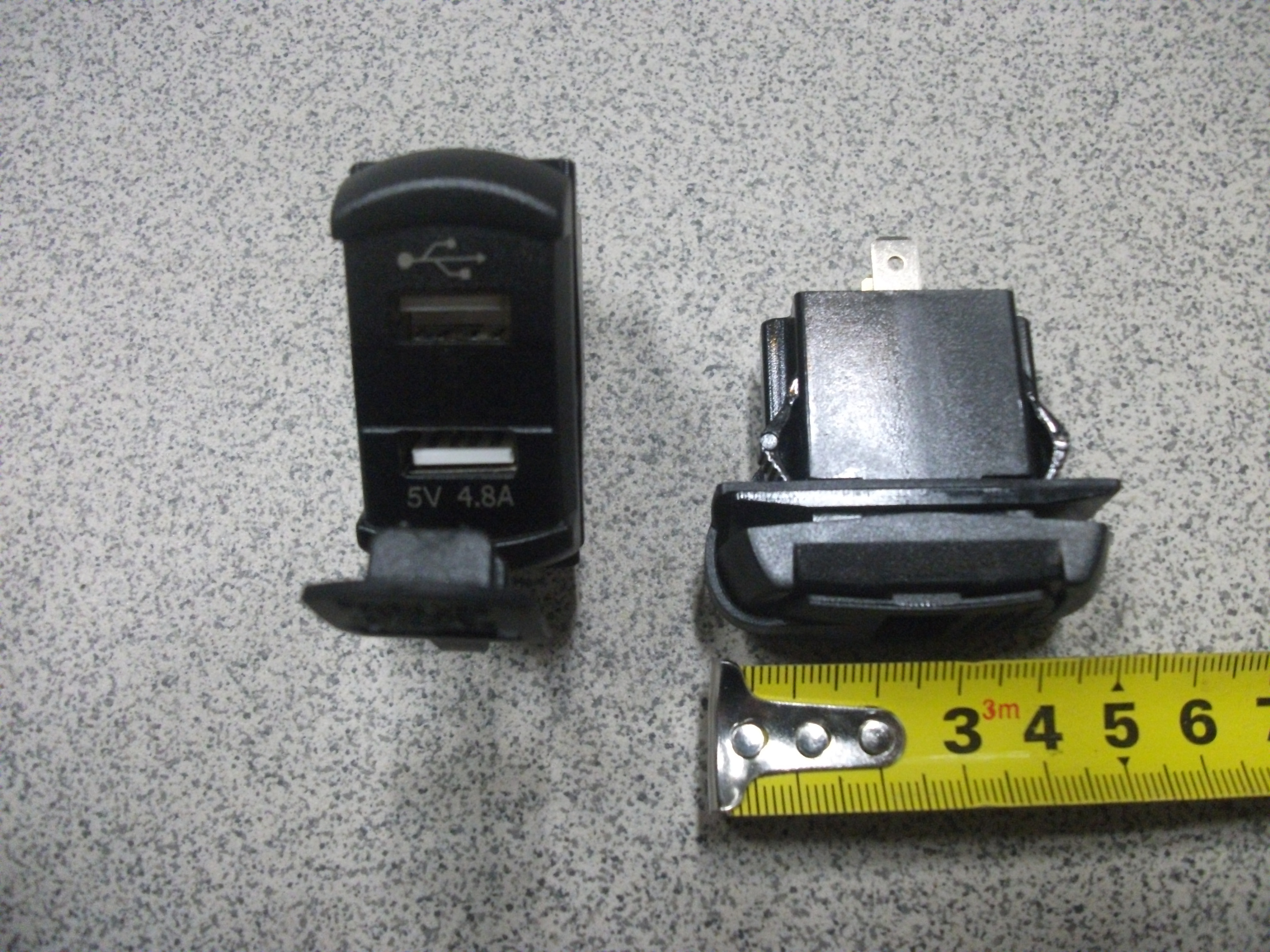USB разъем 12/24В 5v 4.8A  вместо кнопки синее свечение