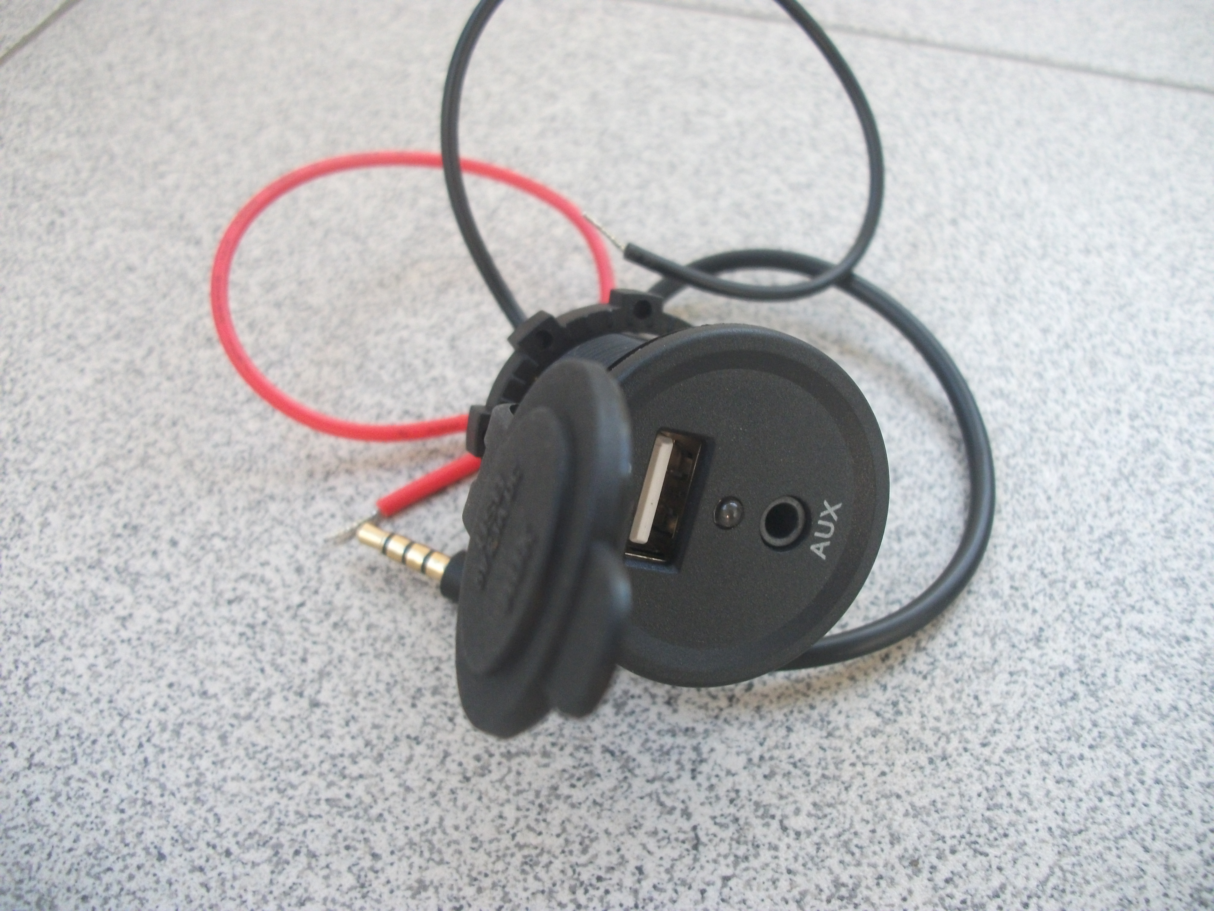 USB разъем 12/24В 2,1А YJ-DS5050 + Разъем AUX 3.5 под закрутку с подсветкой
