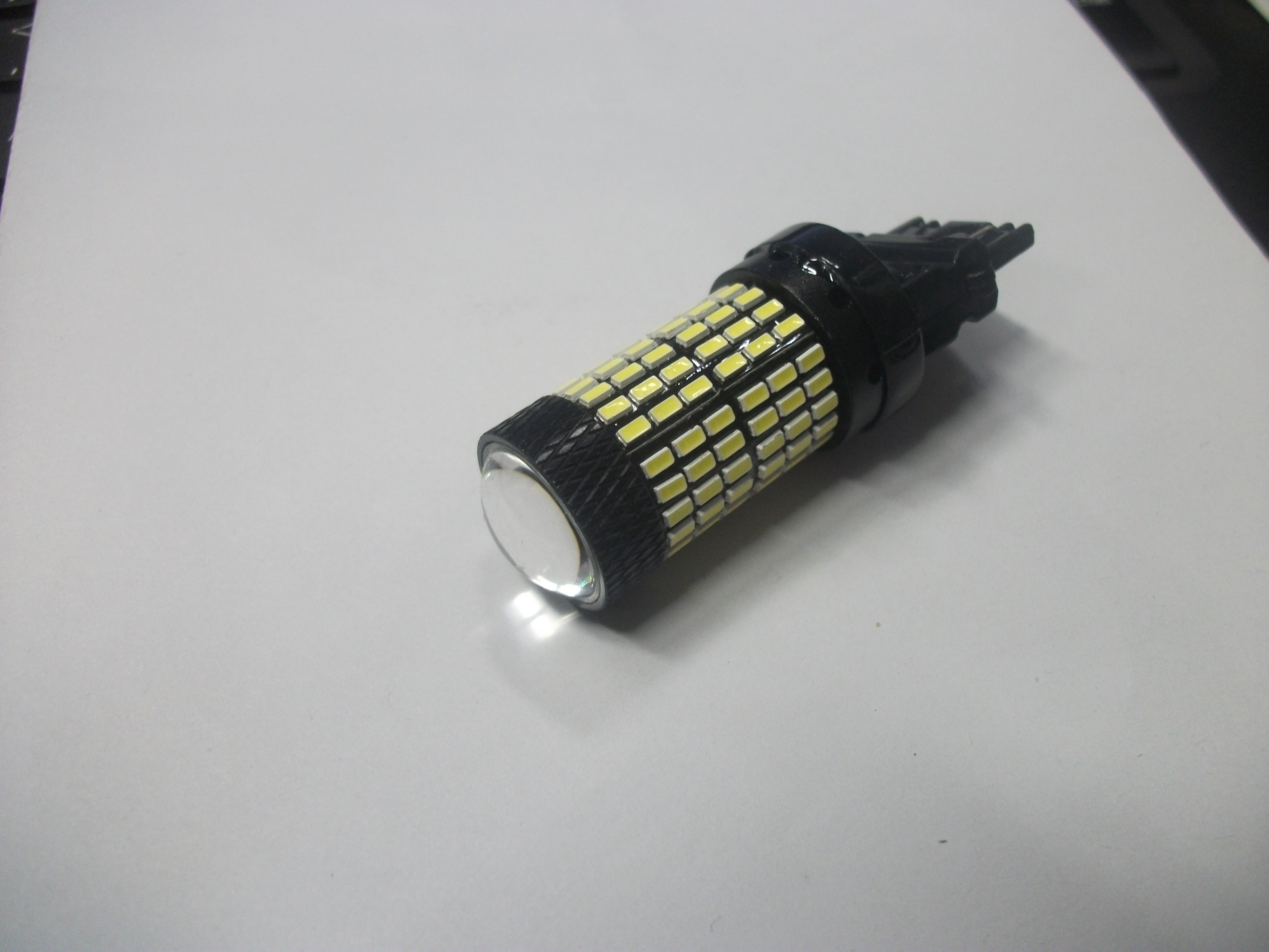 T 20 Светодиод  2-х контактный  157 SMD + линза   БЕЛЫЙ