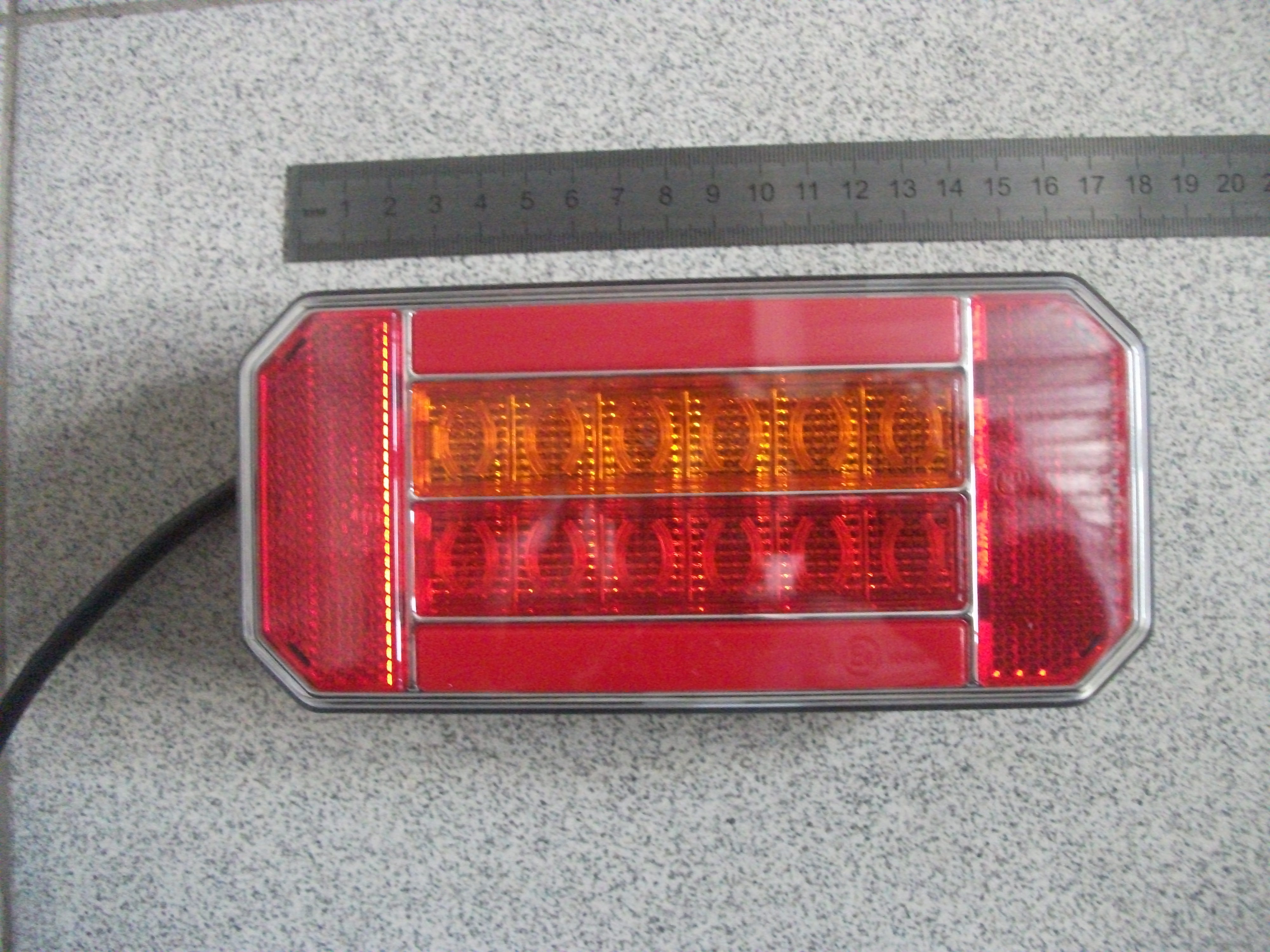 Фонарь задний  LED  универсальный  165x80 мм 10-32V  ЛЕВЫЙ   SST-165101PSDRXNP-L