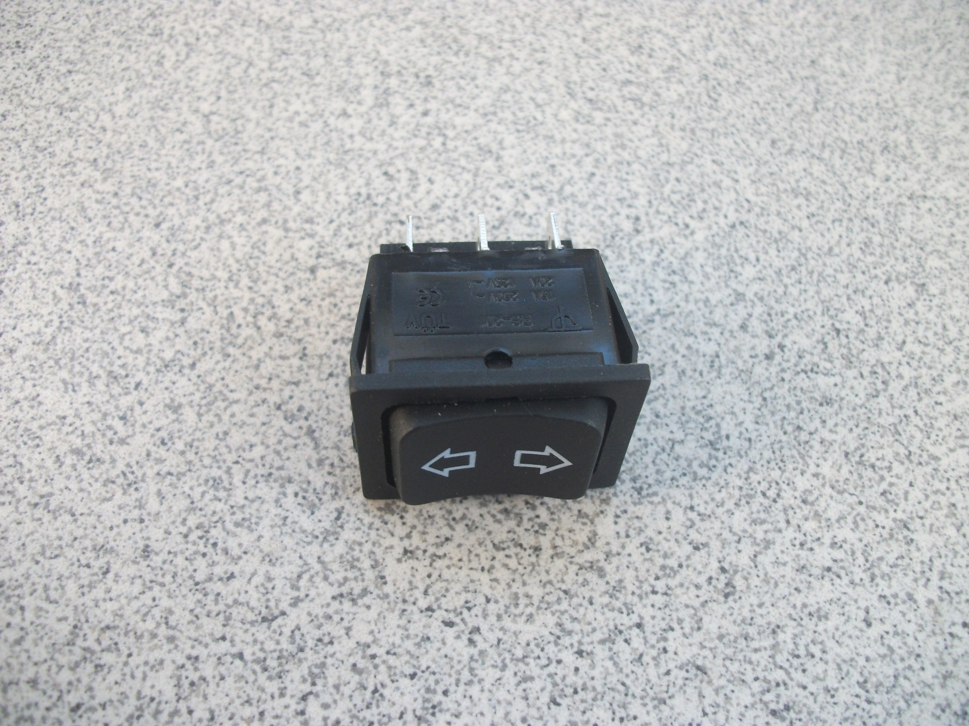 Переключатель  клавишный RS-223-4C   15A 12V  (ON)-OFF-(ON)