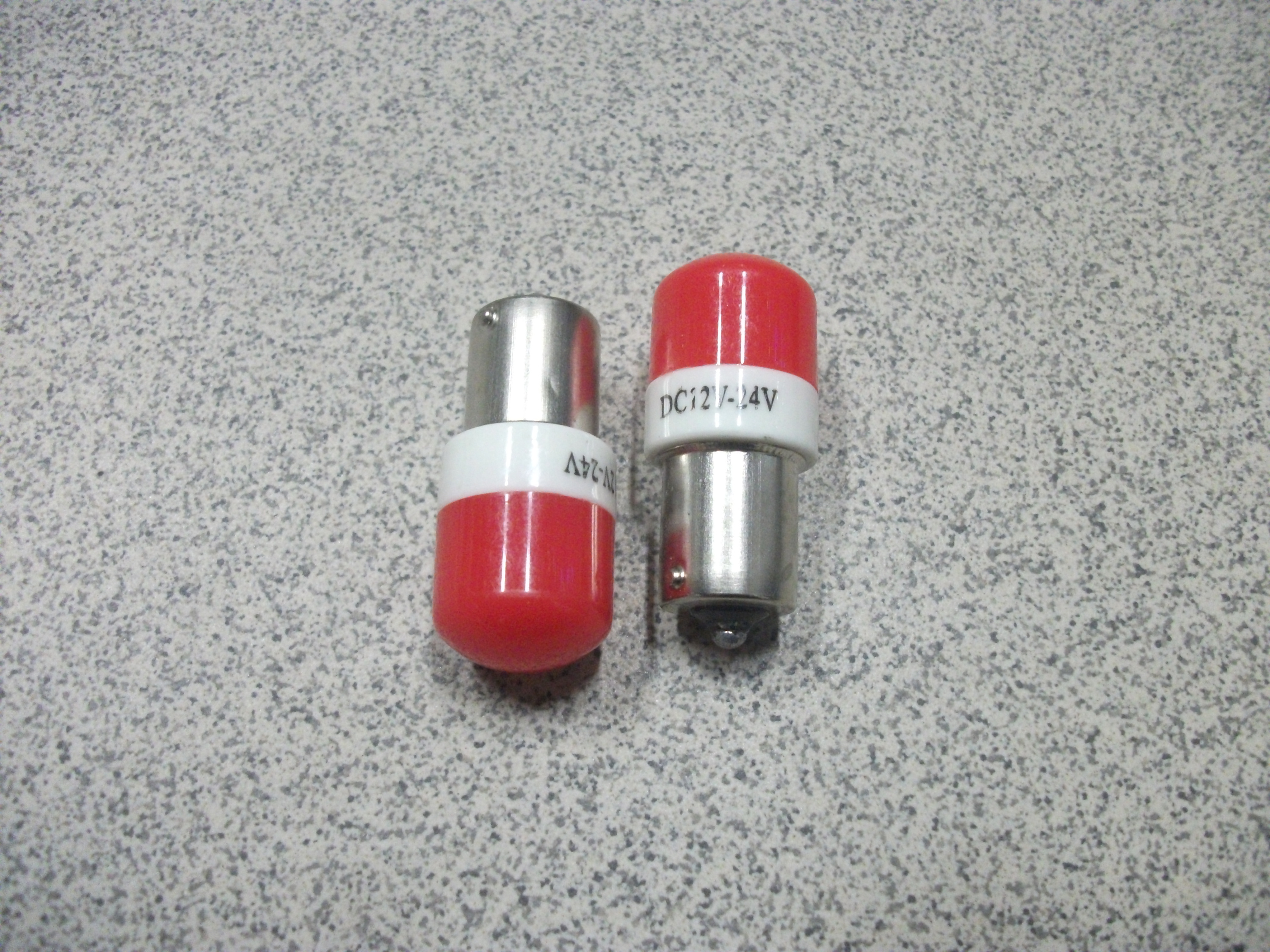 S 25 Светодиод  1-но контактный  9 SMD  матовая   колба   12-24V   КРАСНАЯ