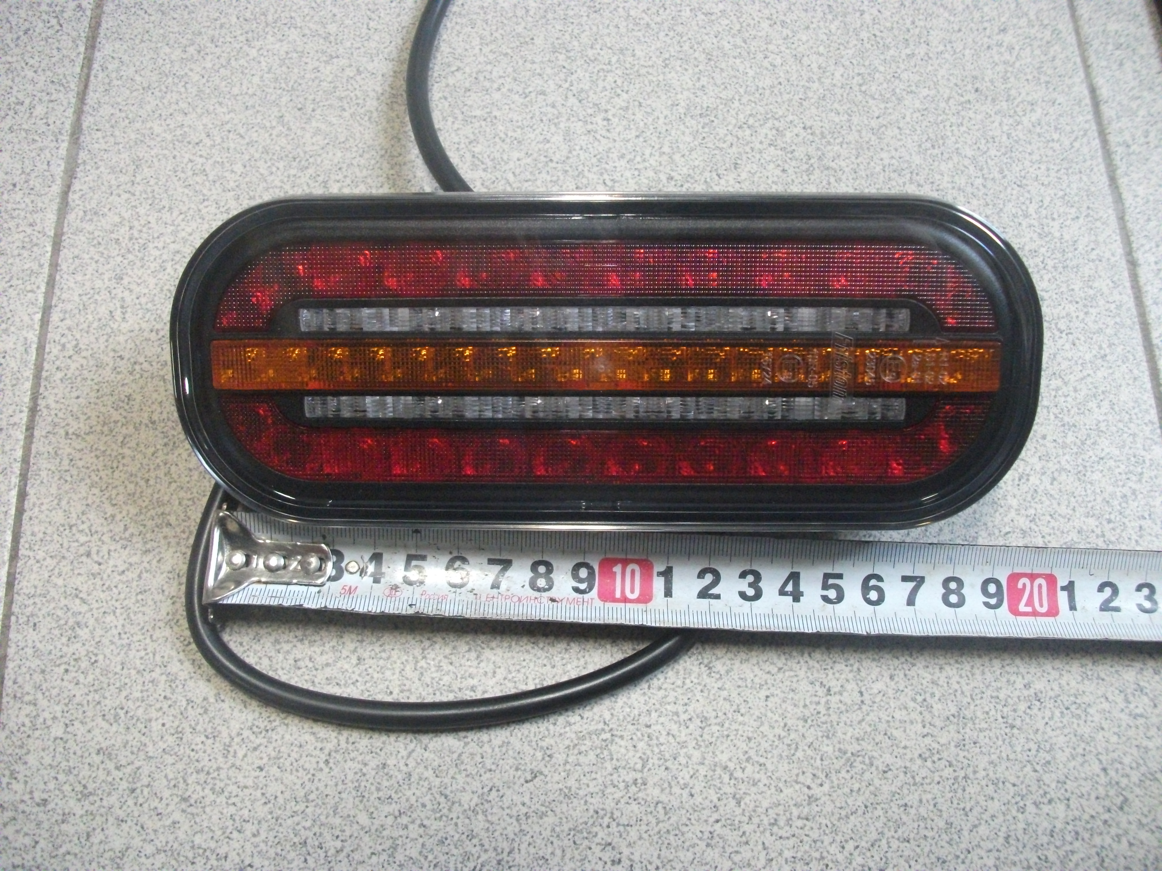 Фонарь задний  LED с кабелем 1м с бегущим поворотом   FT-320