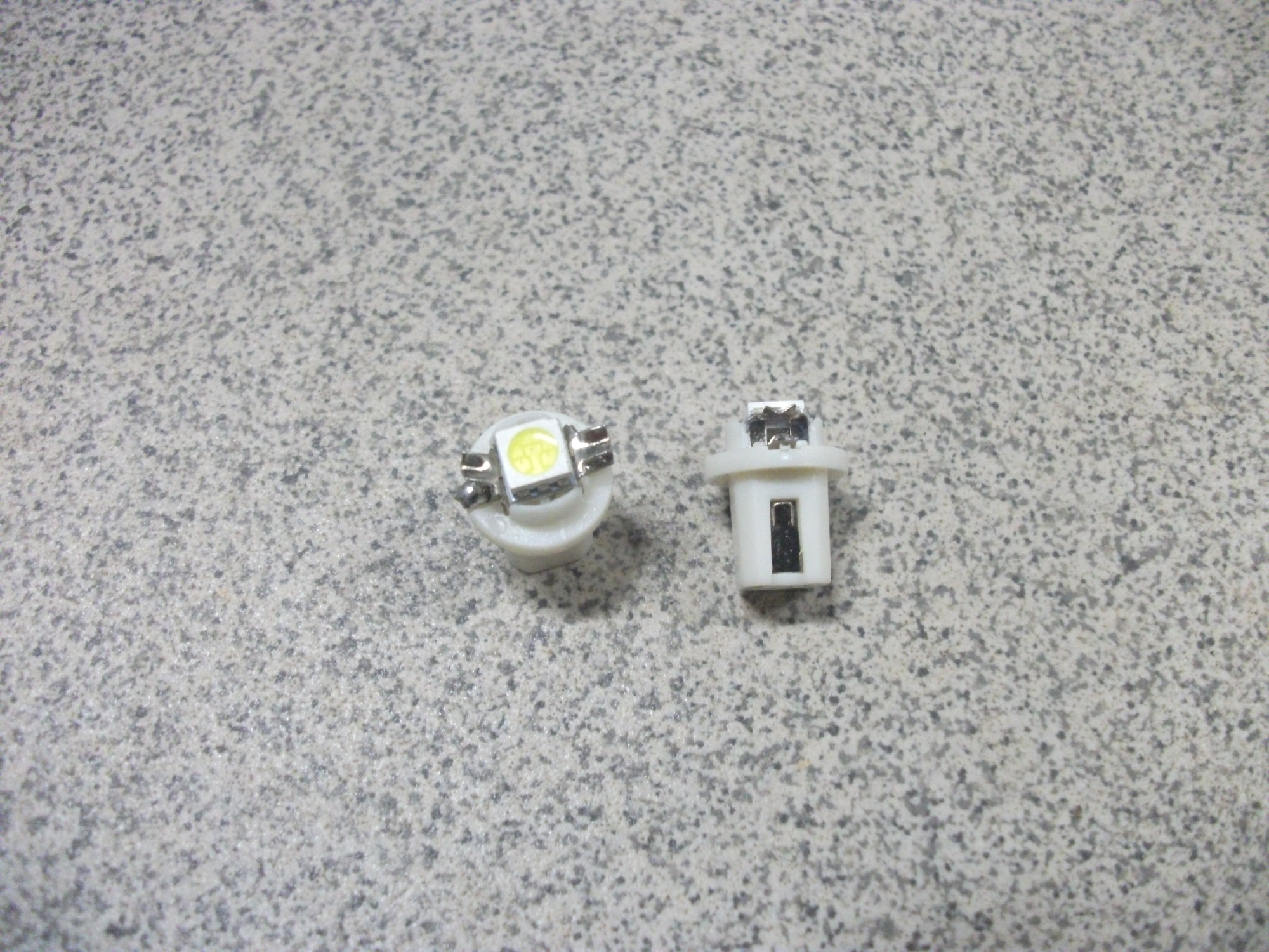 Патрон 1-но контактный лампы панели приборов  - 12V (1,2W)  + 1 SMD   ВАЗ 2108,2110,ГАЗ