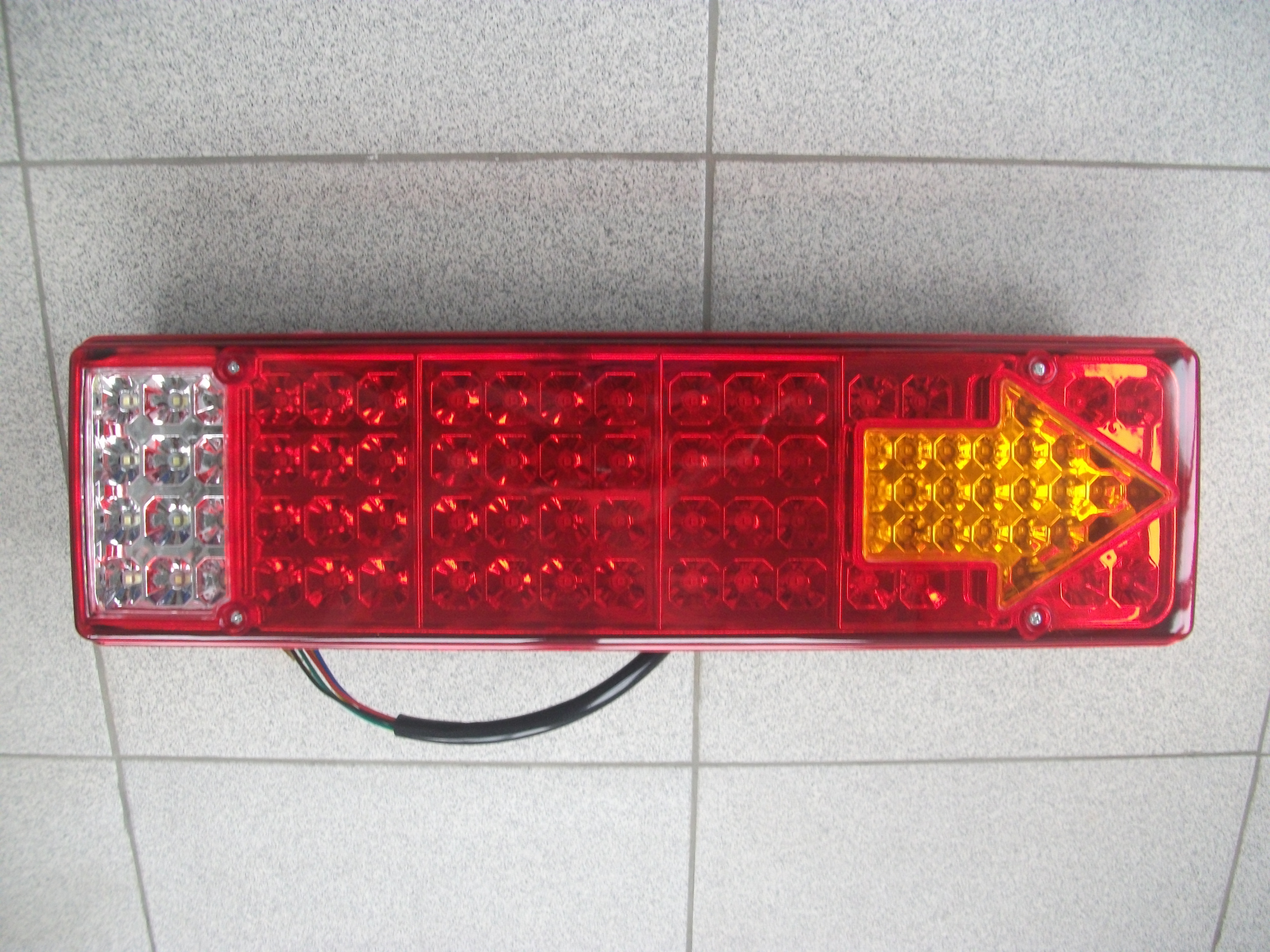 Фонарь задний  LED с кабелем    правый    24V