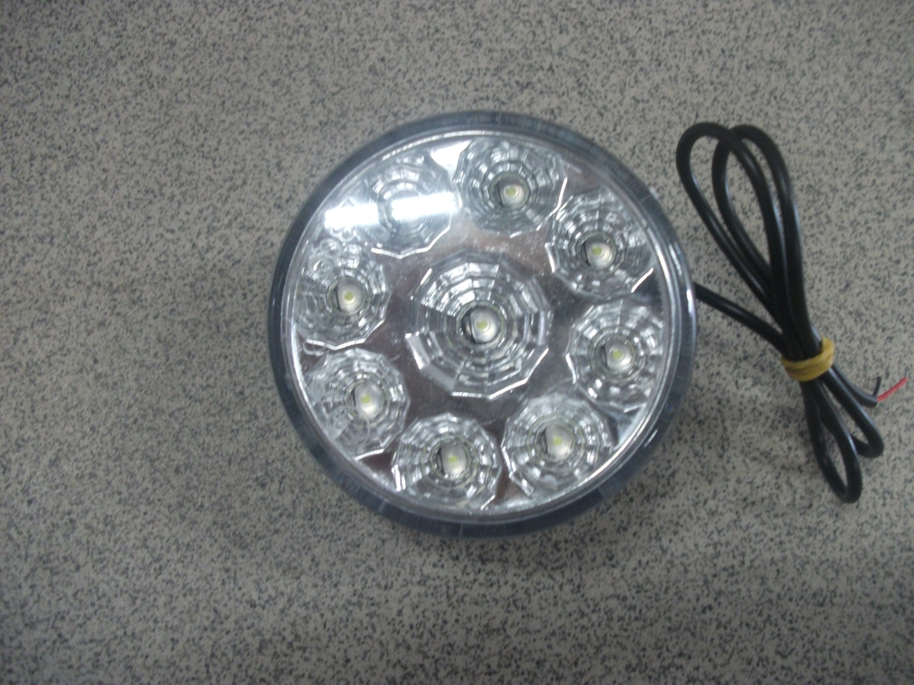 Универсальные дневные  ходовые огни  круглые   9 LED