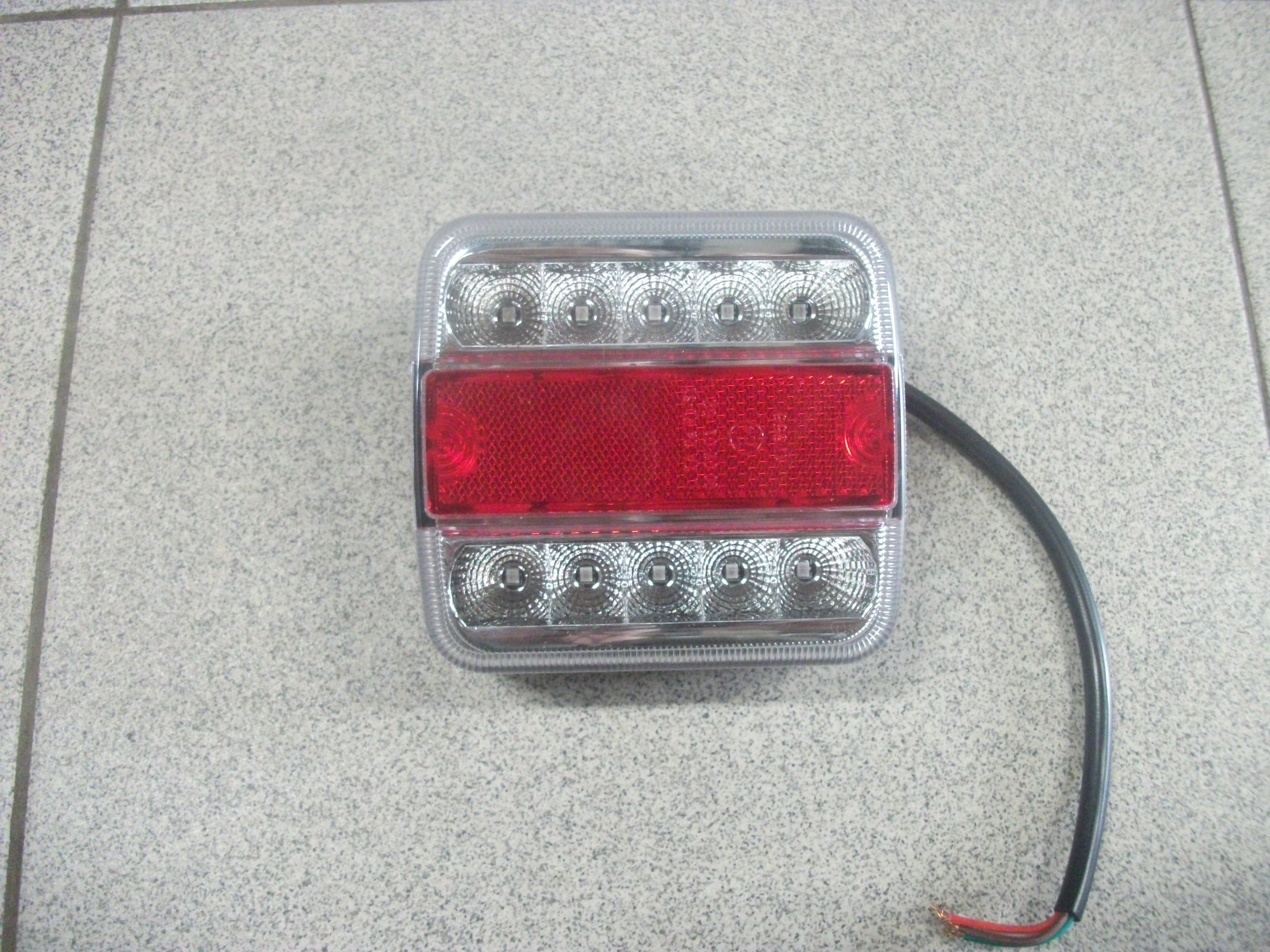 Фонарь задний  LED с кабелем универсальный    ТАС-ФЗУ1  (10-30v)