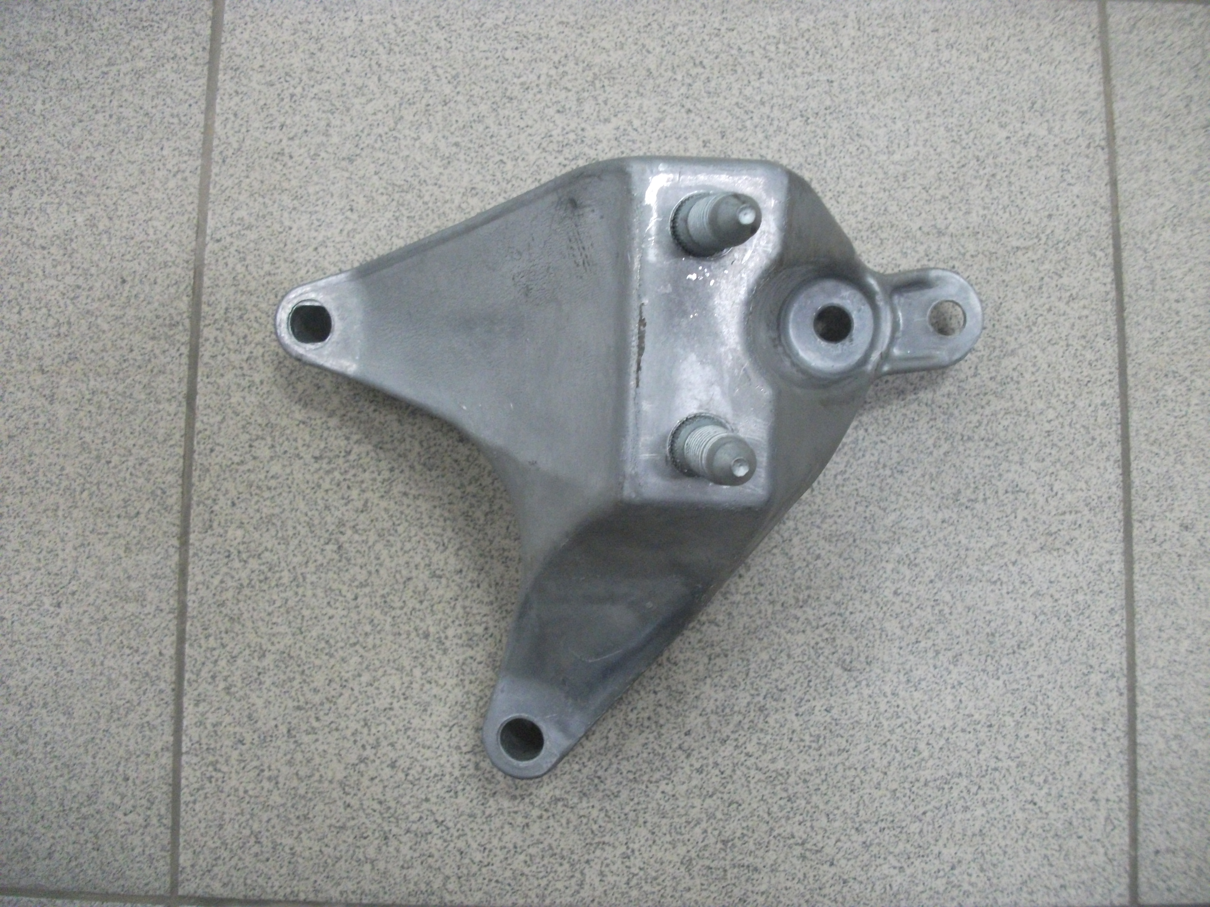 Кронштейн  Двигателя  LARGUS,VESTA,X-RAY  Левой  Опоры  c  КПП JR-5     8450090612  