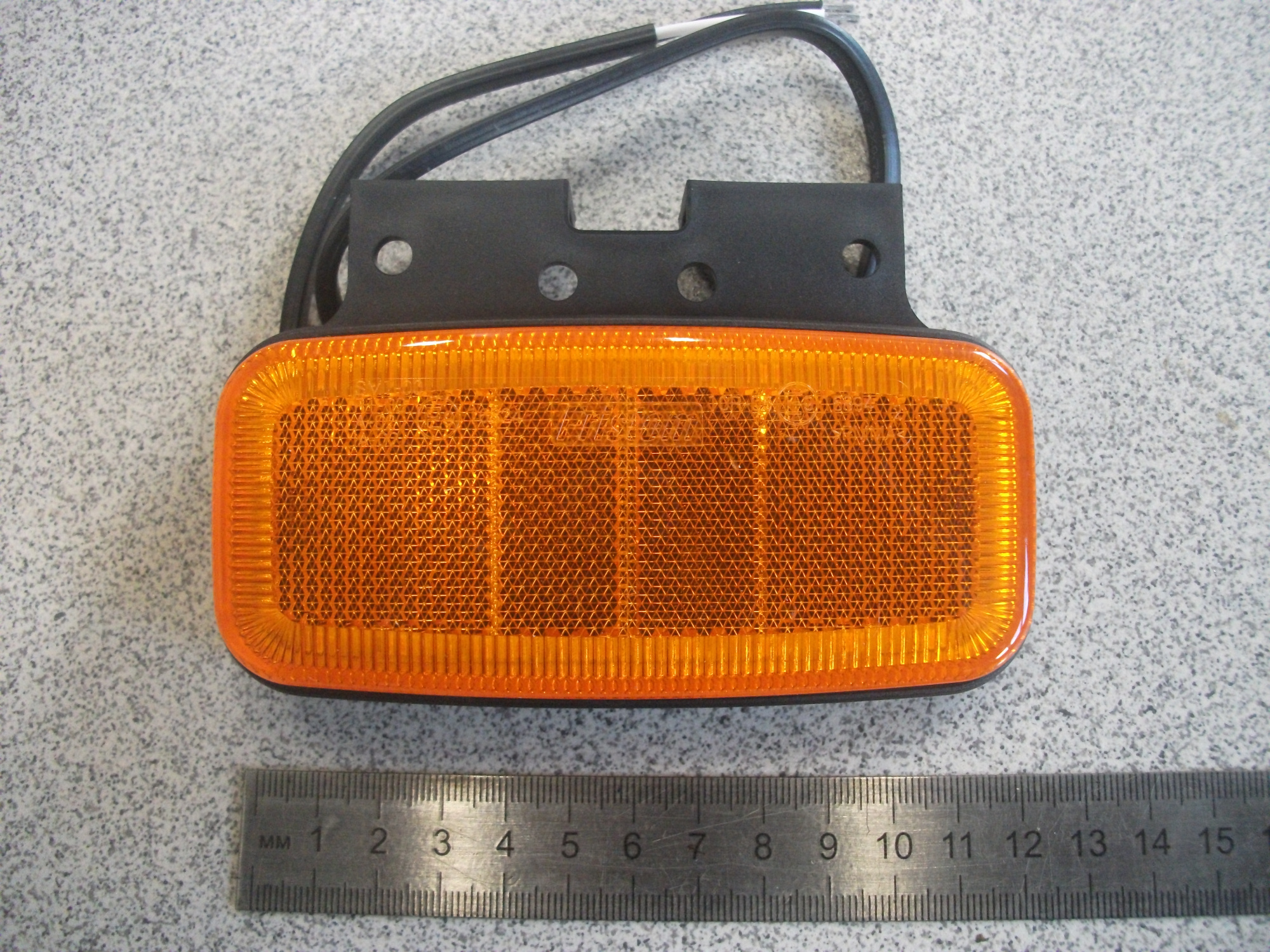 Фонарь   Габаритный  контурный   диодный   ЖЕЛТЫЙ   FRISTOM  12-30v   FT075ZKLED  с кронштейном