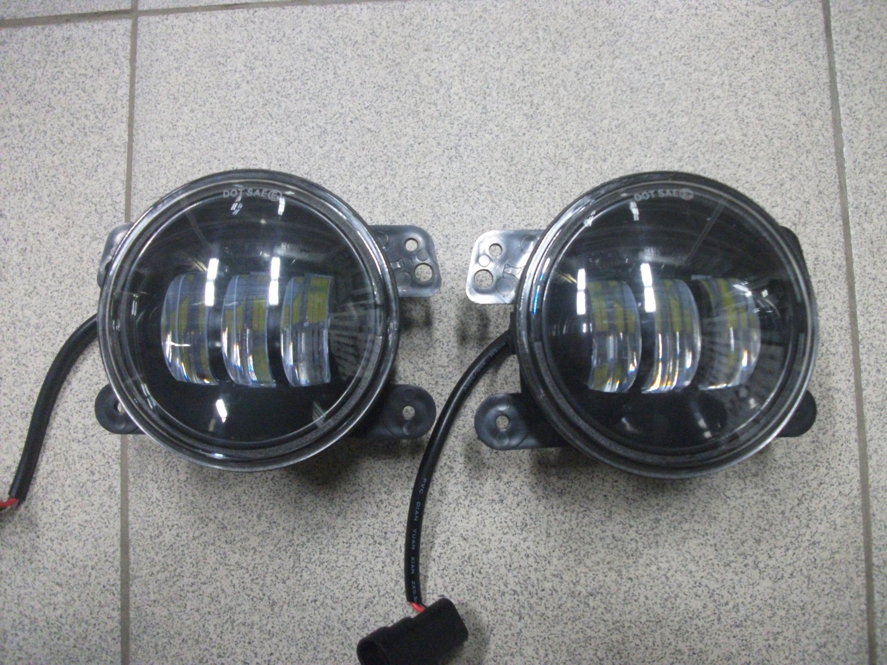 Фара   Противотуманная  LED   линза+  белый/желтый        2190FL, VESTA, RENAULT  с регулировкой 