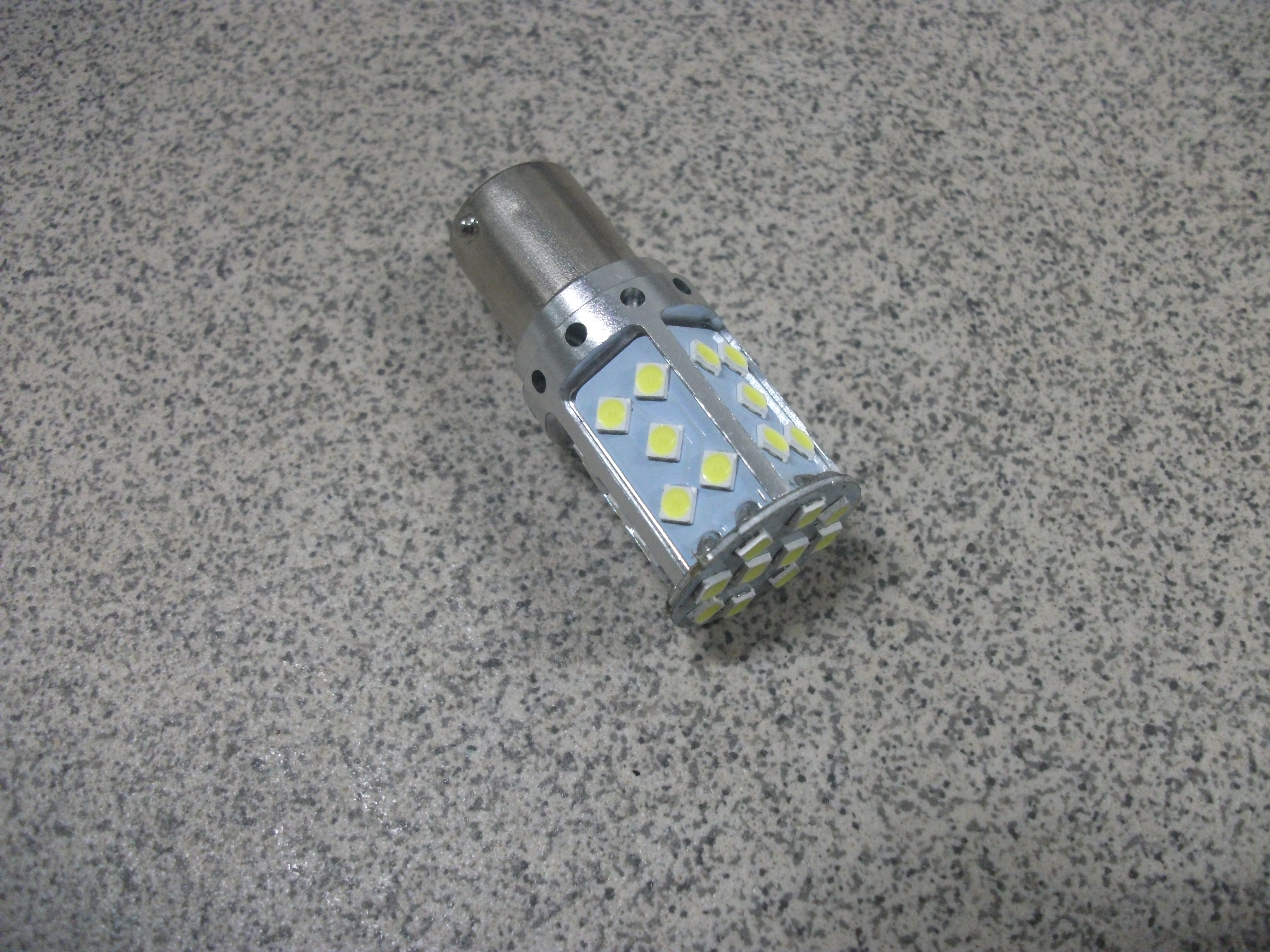 S 25 Светодиод  1-но контактный  25 SMD + 10 SMD  кридиоды   12-24V