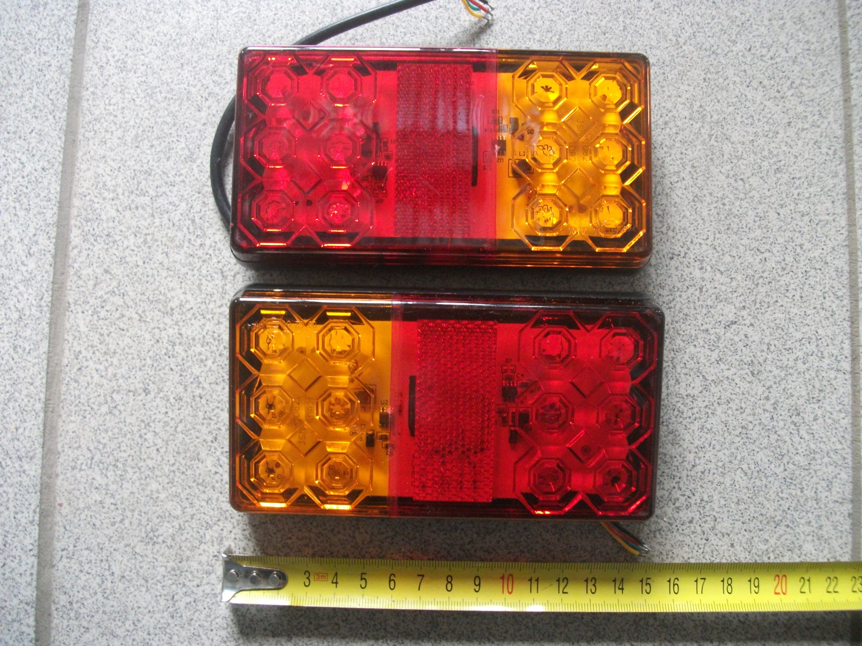 Фонарь задний  LED  универсальный  12/24  SQ-0017,KA0703