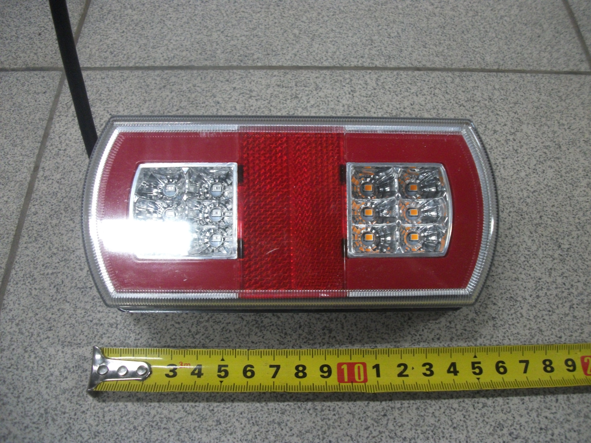 Фонарь задний  LED  универсальный  29.5 см 10-32V   SST-295105PSDRRX-U