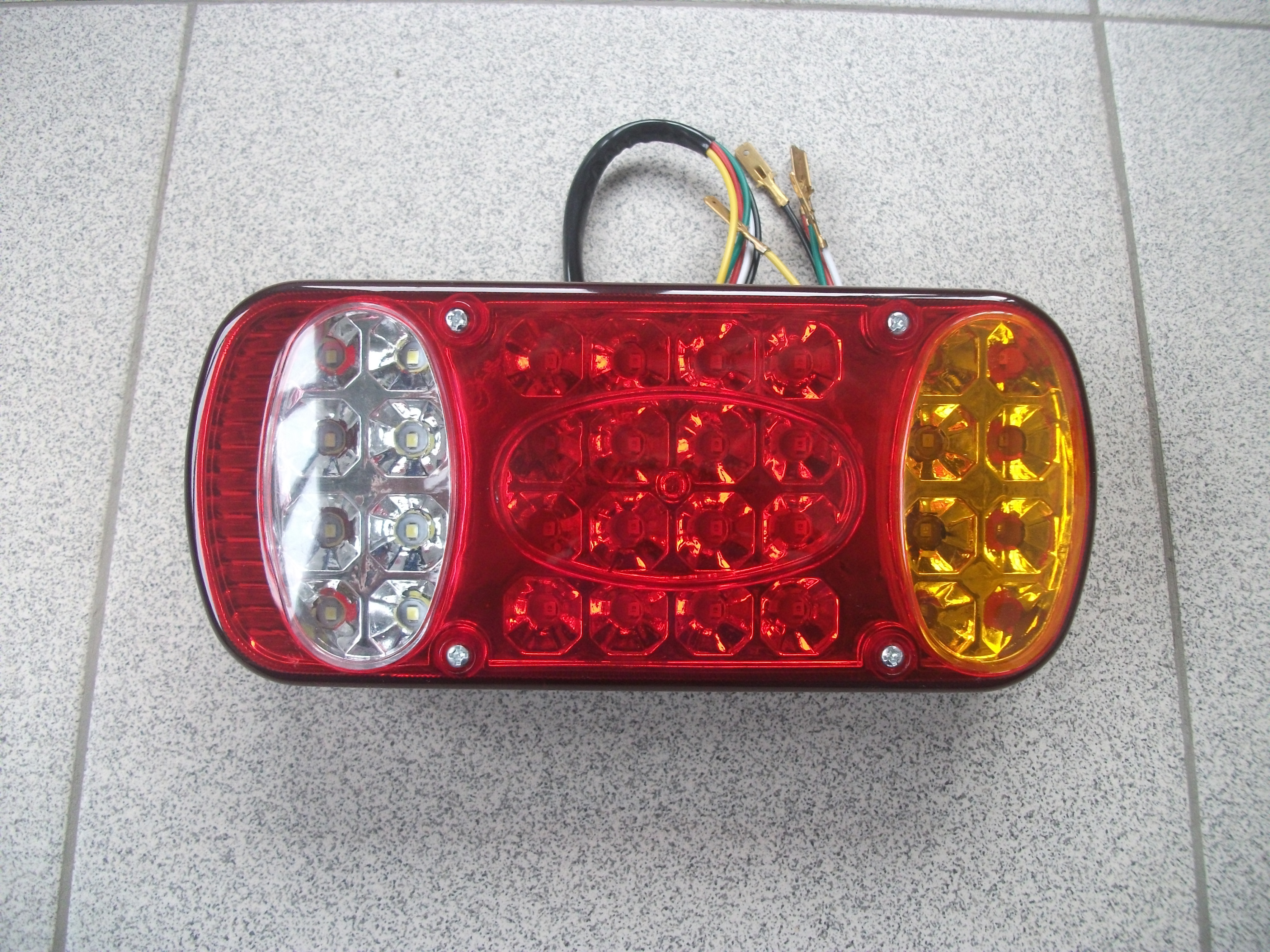 Фонарь задний  LED с кабелем универсальный
