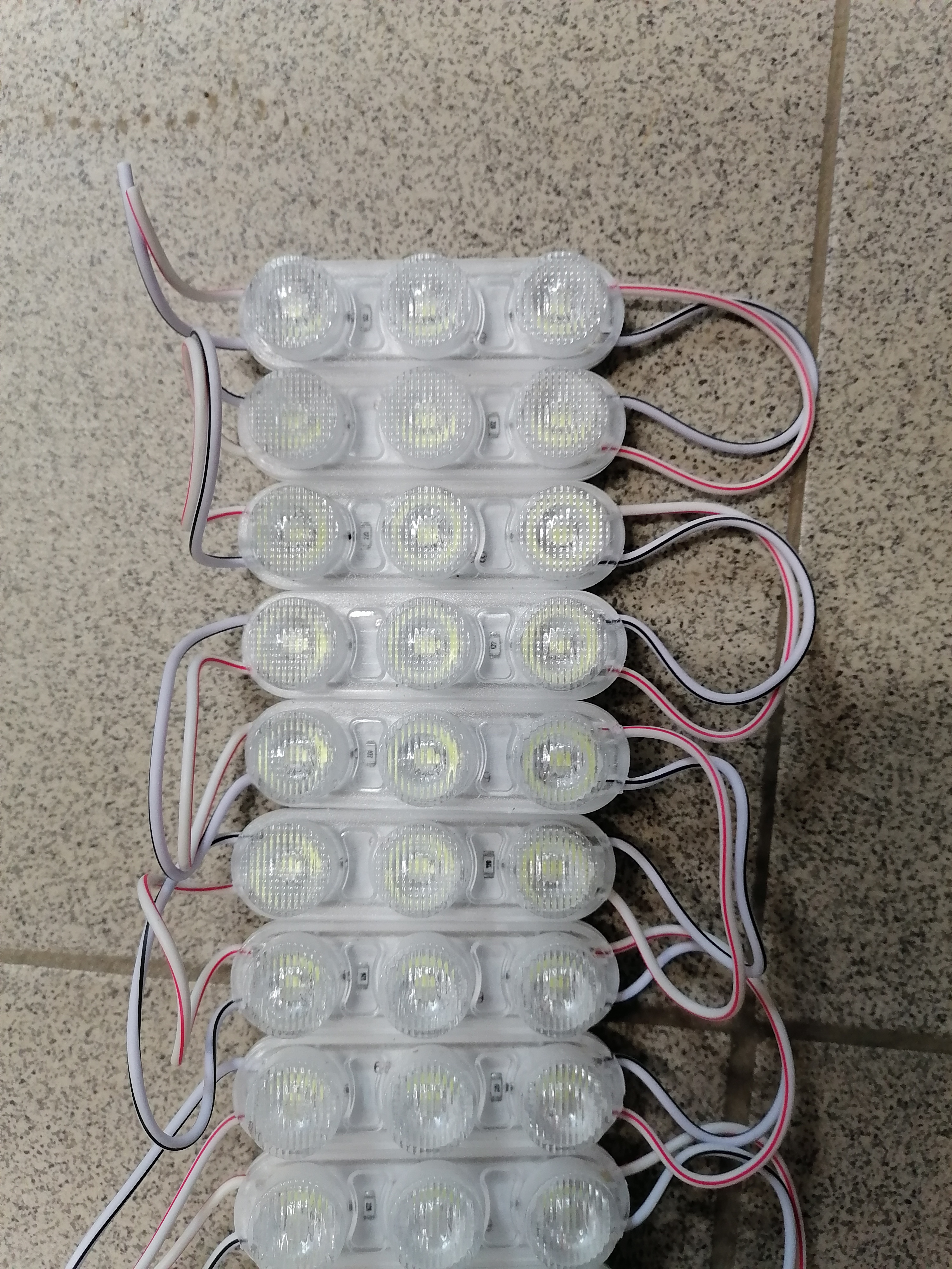 Фонарь   Габаритный  контурный   диодный   ЖЕЛТЫЙ   (ПЛАФОН)  DC12V  (3 диода)