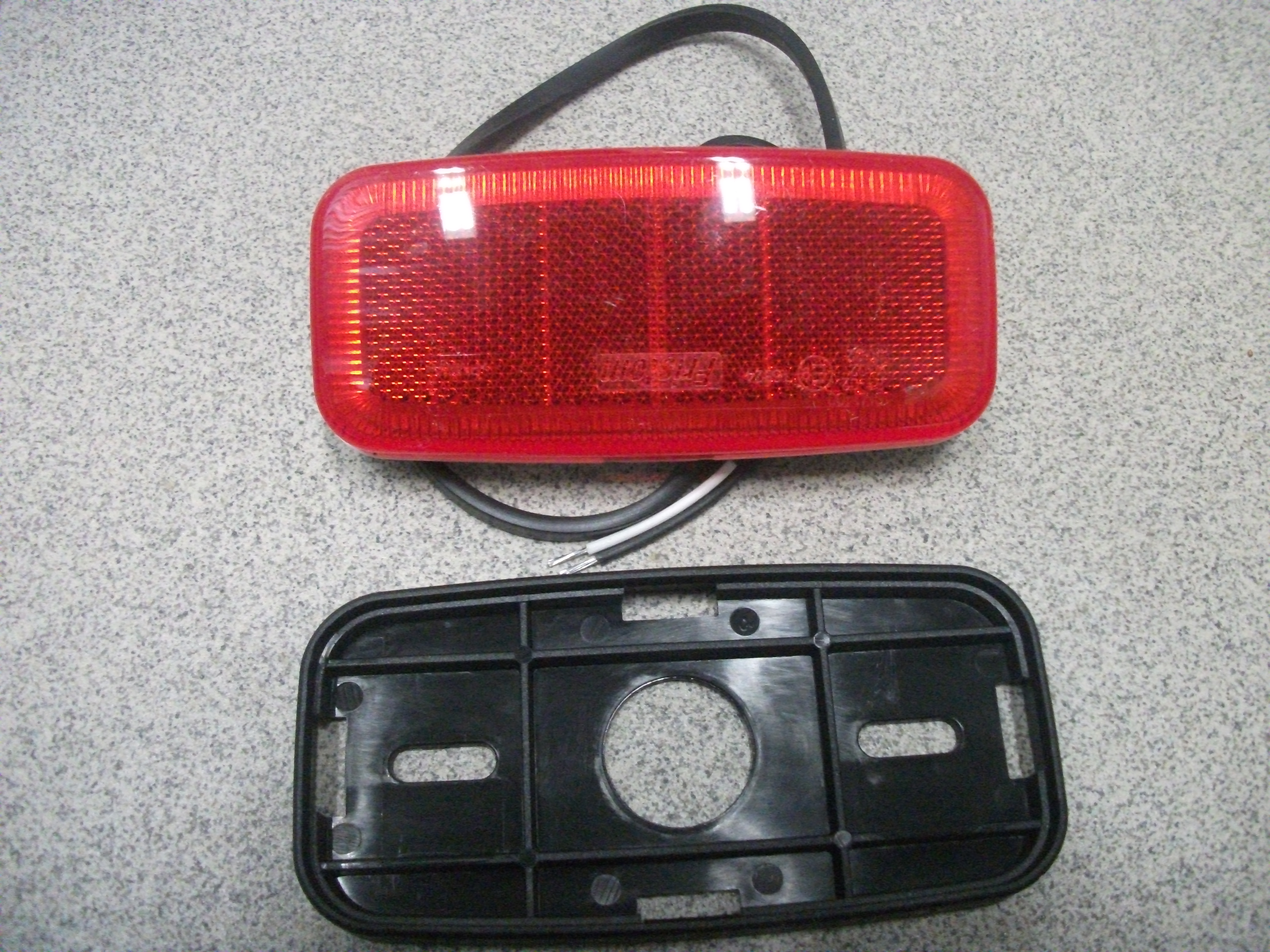 Фонарь   Габаритный  контурный   диодный   КРАСНЫЙ   FRISTOM  12-30v   FT075CLED