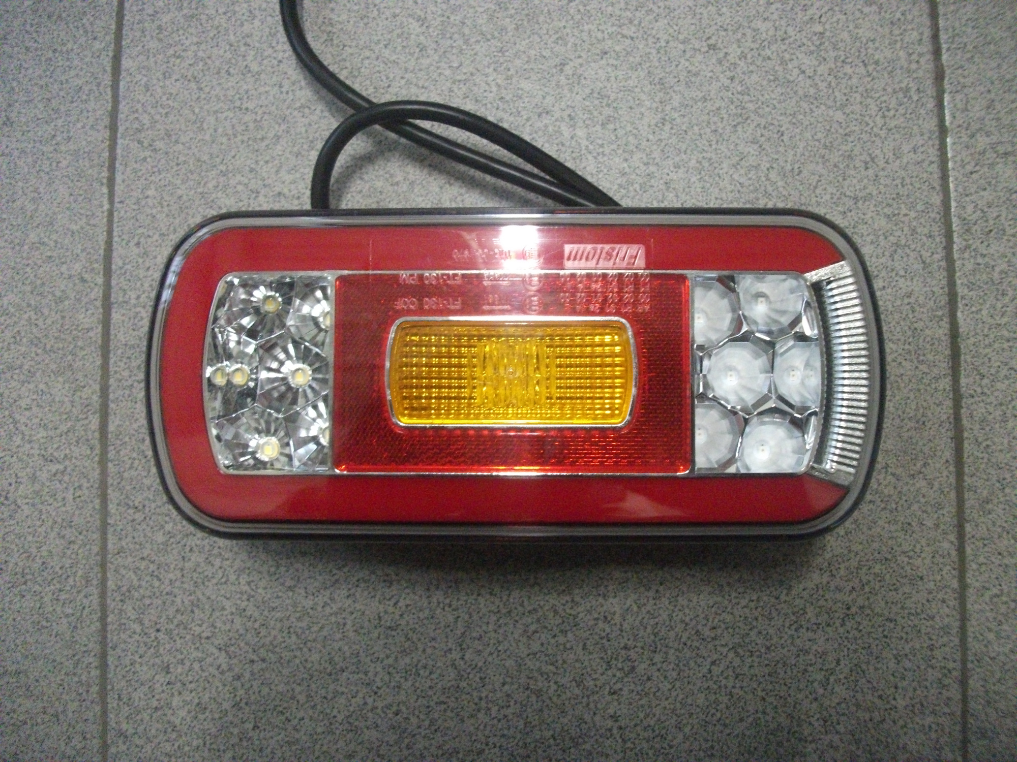 Фонарь задний  LED с кабелем универсальный    FRISTOM   12V/24V  задний ход