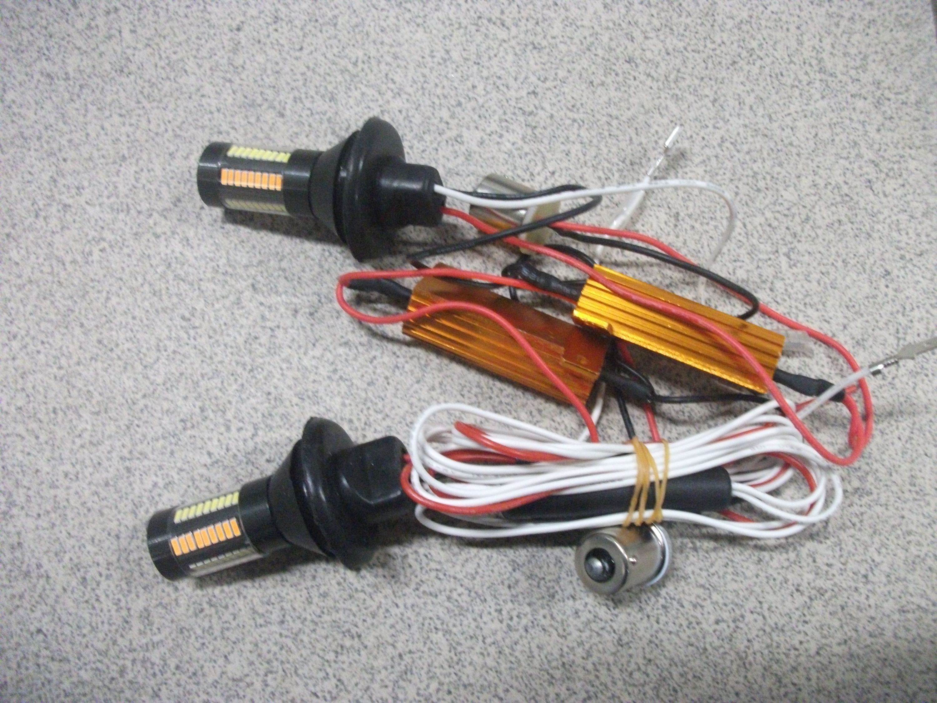 S 25 Светодиод  1-х контактный 54 SMD + 8 SMD   ЛИНЗА   БЕЛЫЙ+ЖЕЛТЫЙ  с  проводами