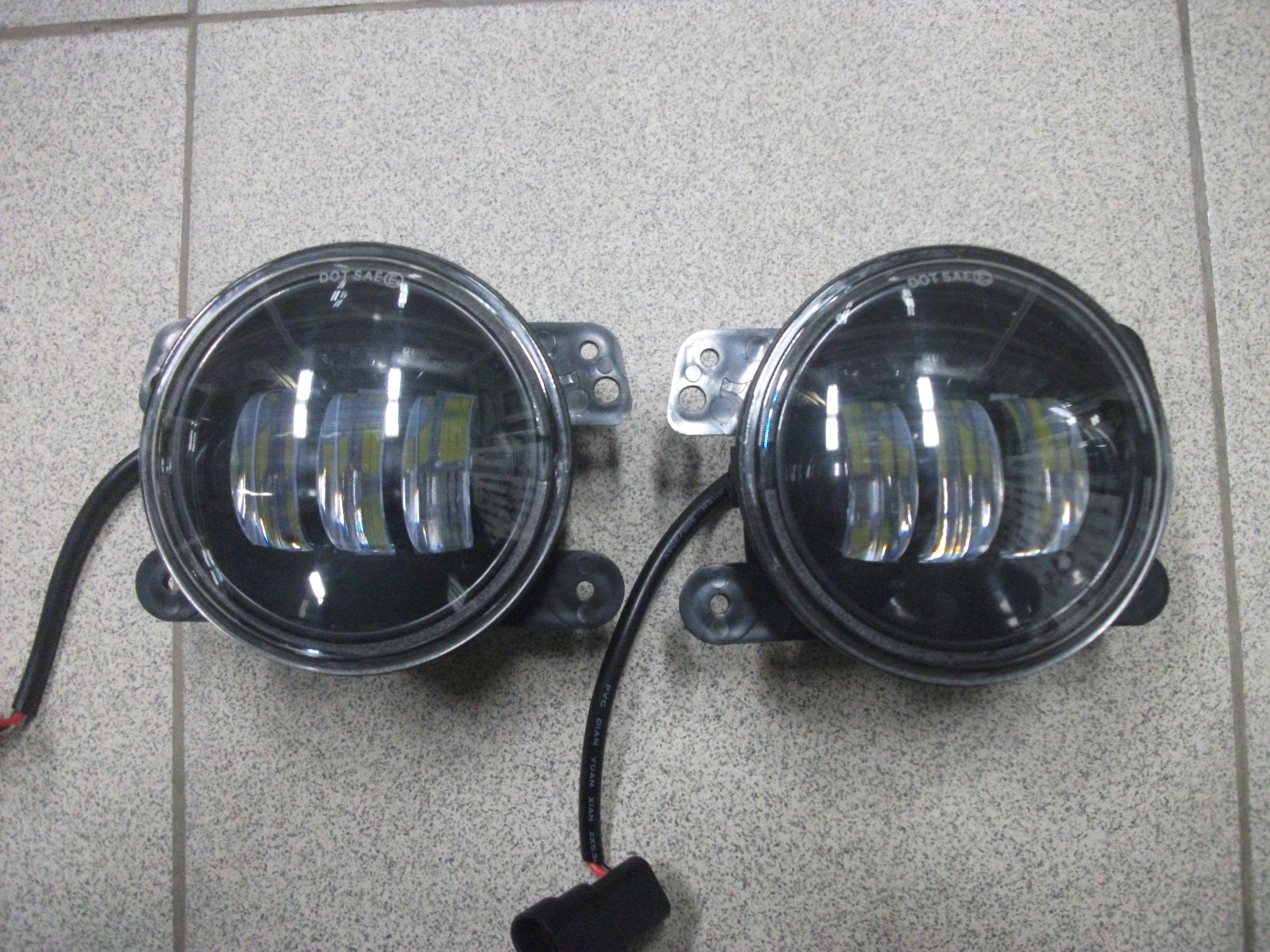 Фара   Противотуманная  LED   линза+  белый/желтый        2190FL, VESTA, RENAULT  с регулировкой 