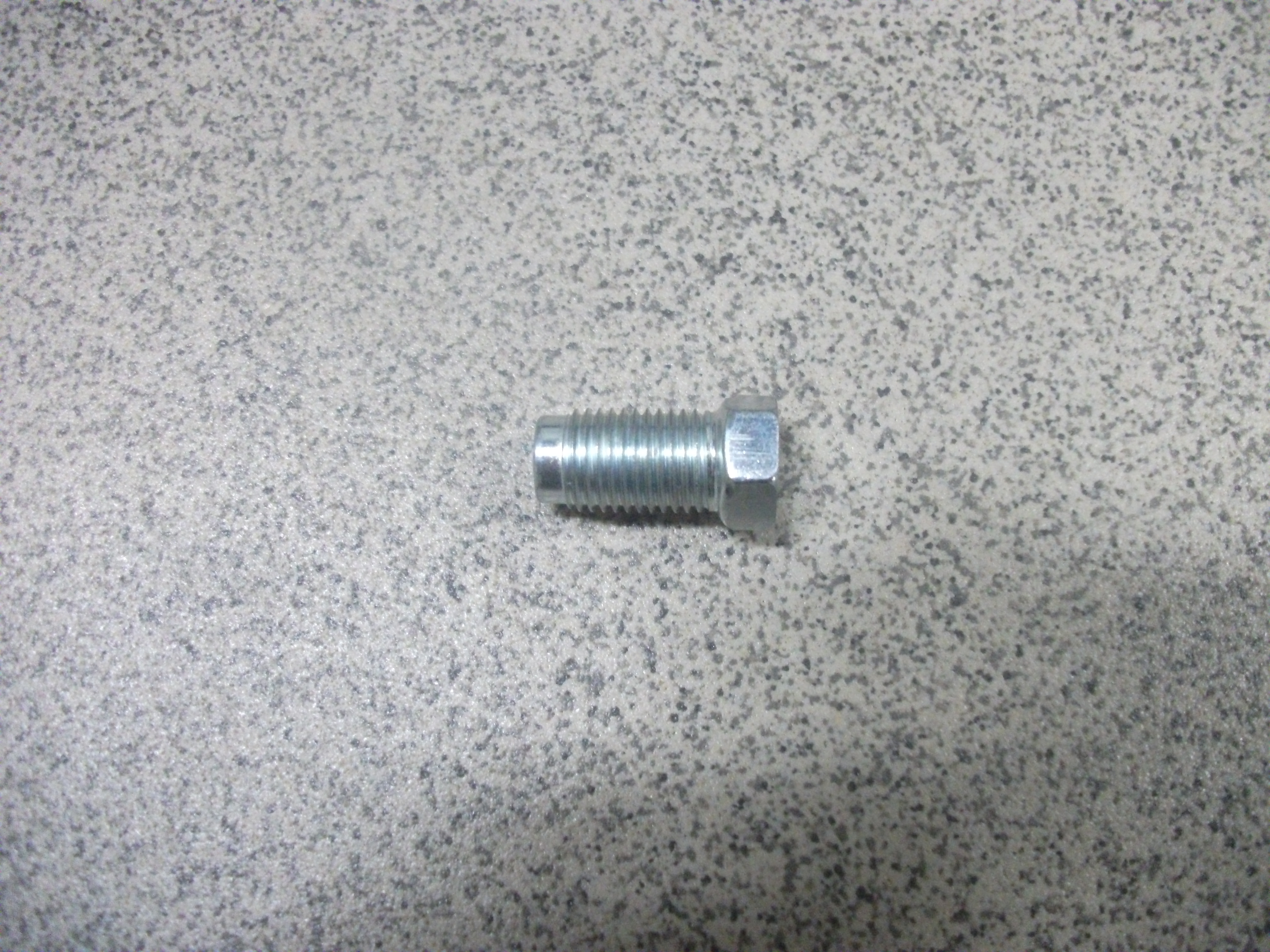 Штуцер  3/8"- 24s11 L=21.2 D5 с Заходом
