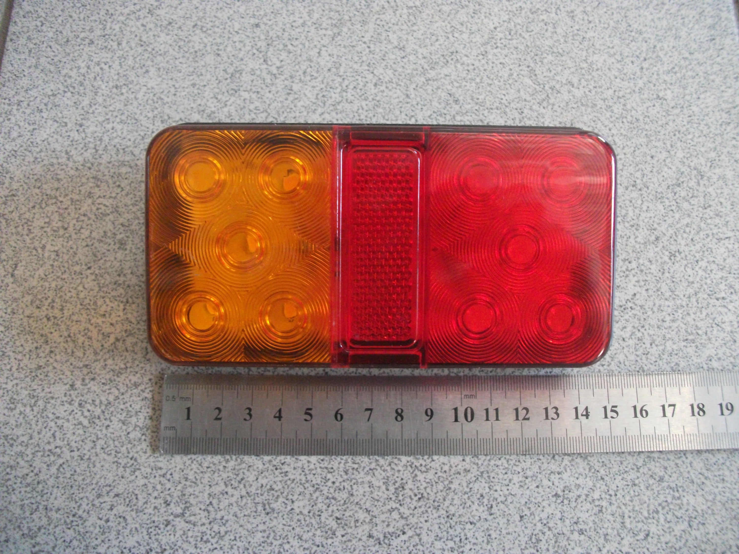 Фонарь задний  LED  универсальный  12/24  WD-038