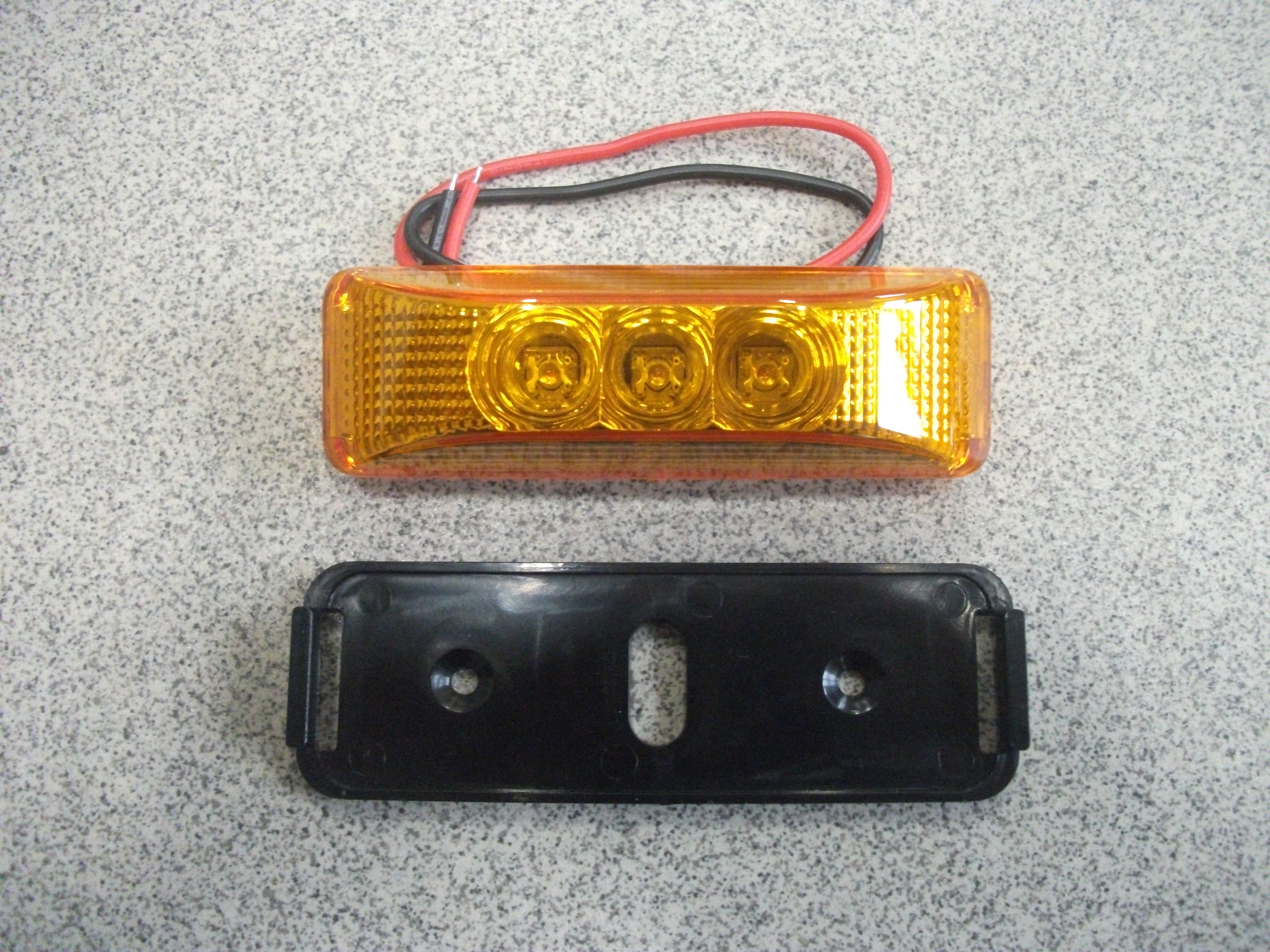 Фонарь   Габаритный  контурный   диодный   ЖЕЛТЫЙ   (3 диода)  12-24v