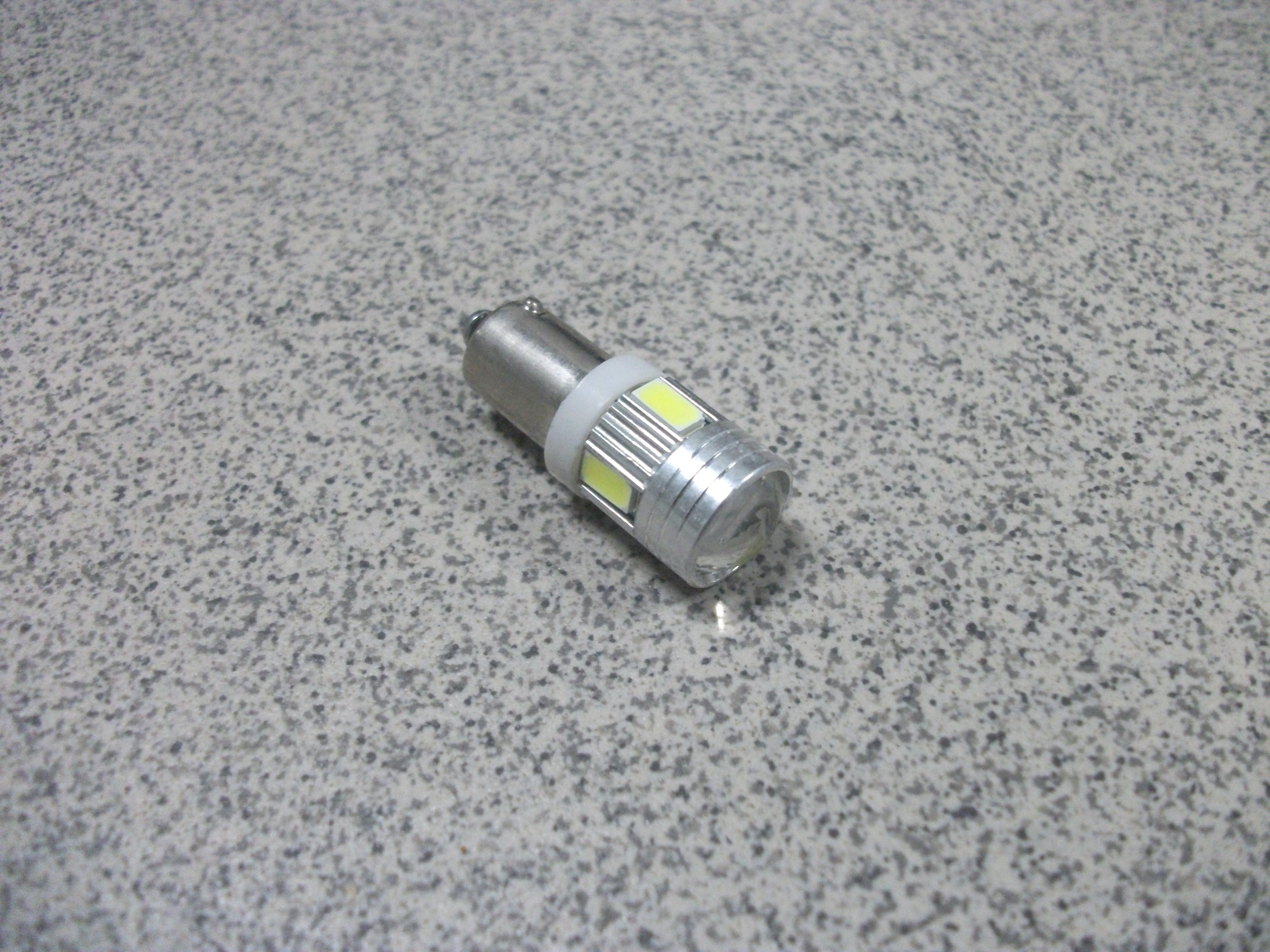 T 8 Светодиод  4 SMD + 2 SMD  +  линза   X0099