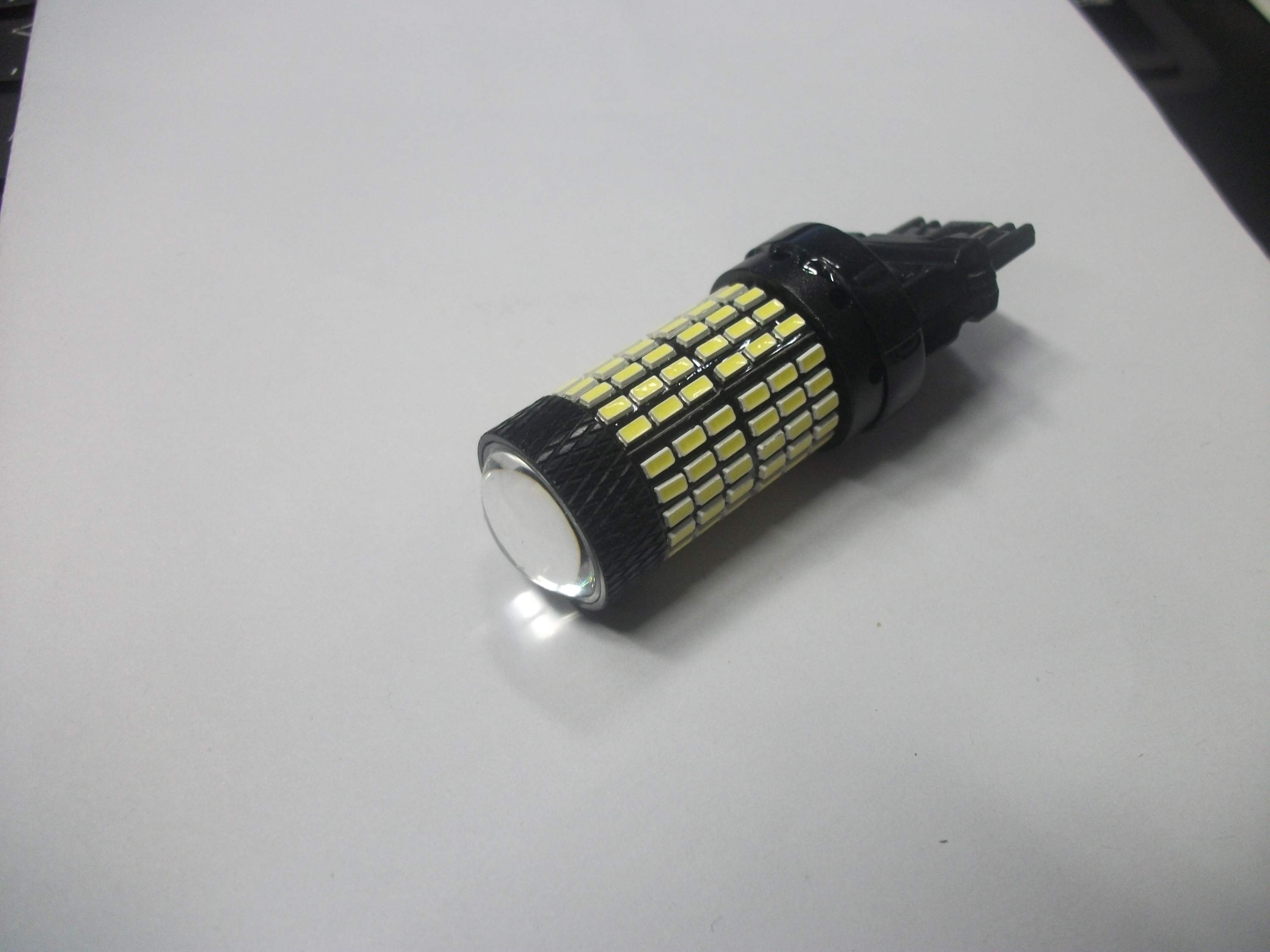 T 20 Светодиод  2-х контактный  157 SMD + линза   БЕЛЫЙ