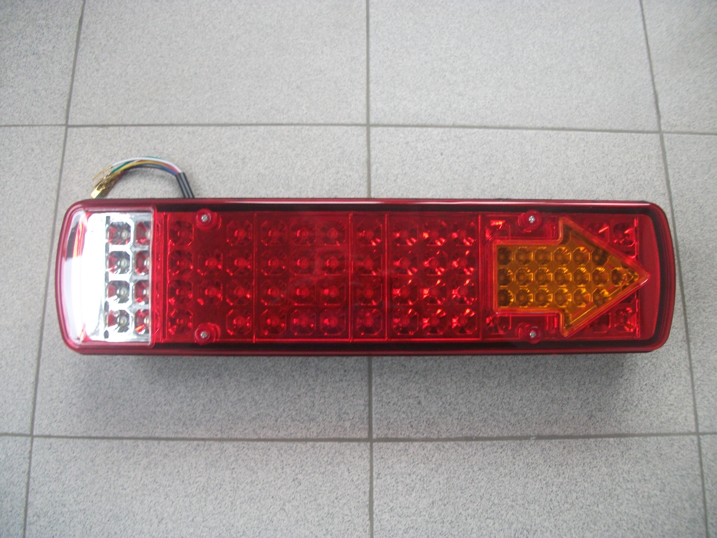 Фонарь задний  LED с кабелем универсальный  правый   АТ18965    24V
