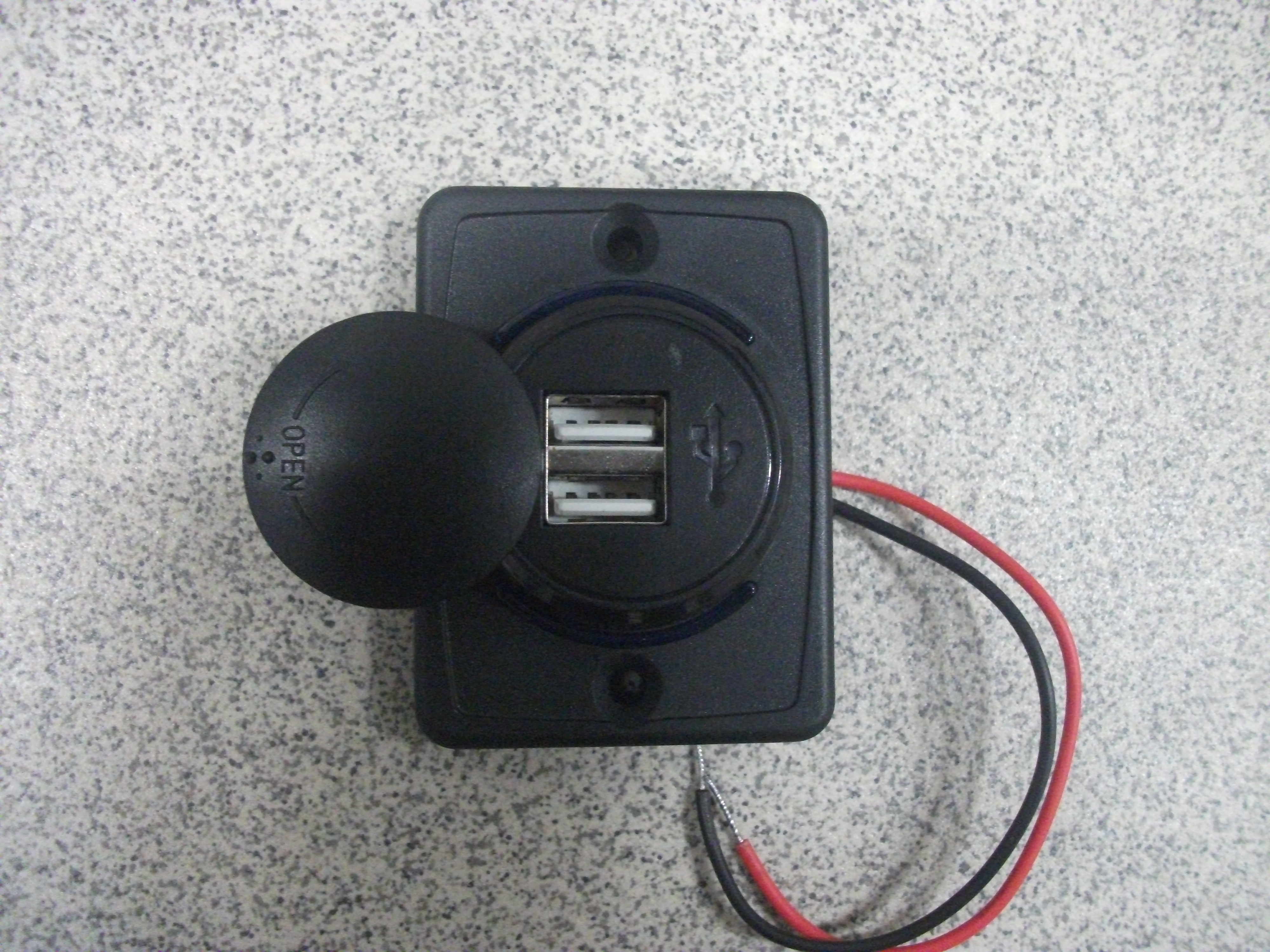 USB разъем 12/24В 1*2,1А с крышкой RV-038