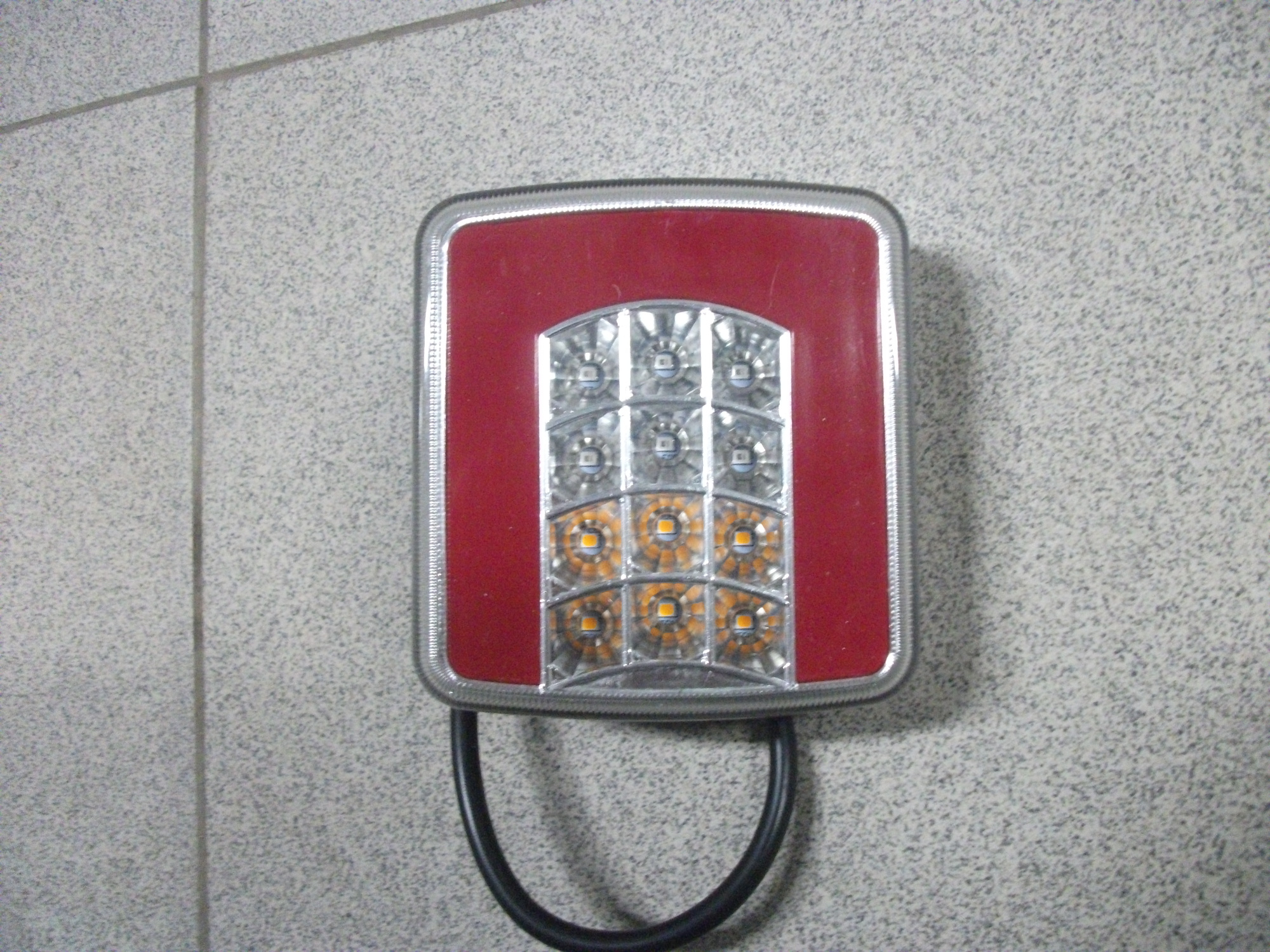 Фонарь задний  LED с кабелем универсальный    ТАС-ФЗУ1  (10-30v)  неоновый  WD-067