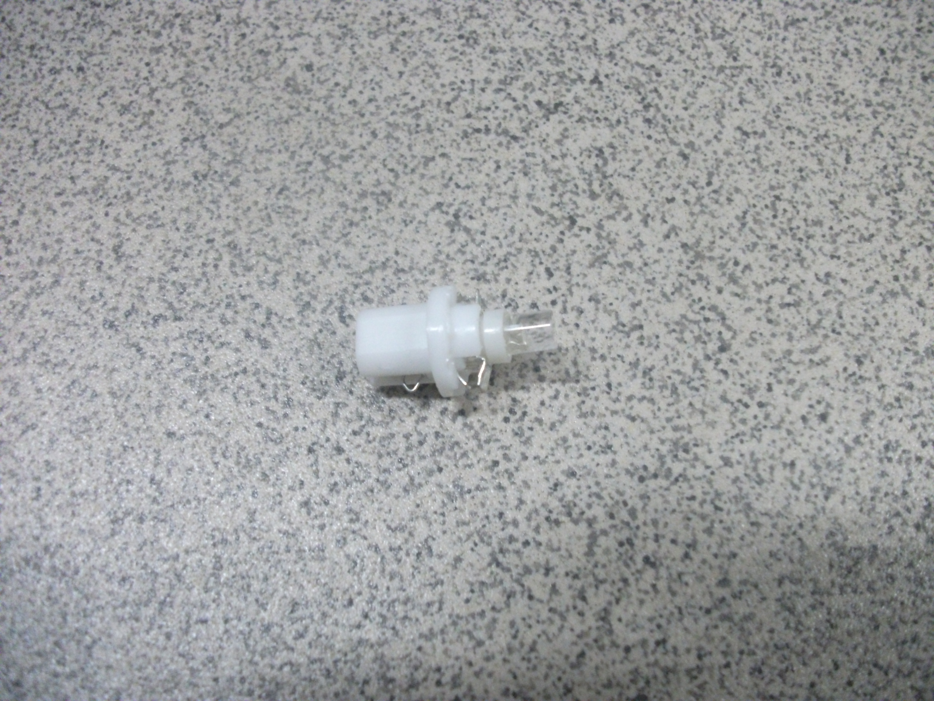 Патрон 1-но контактный лампы панели приборов  - 12V (1,2W)  + 1 LED   Т-5  MFN   БЕЛЫЙ