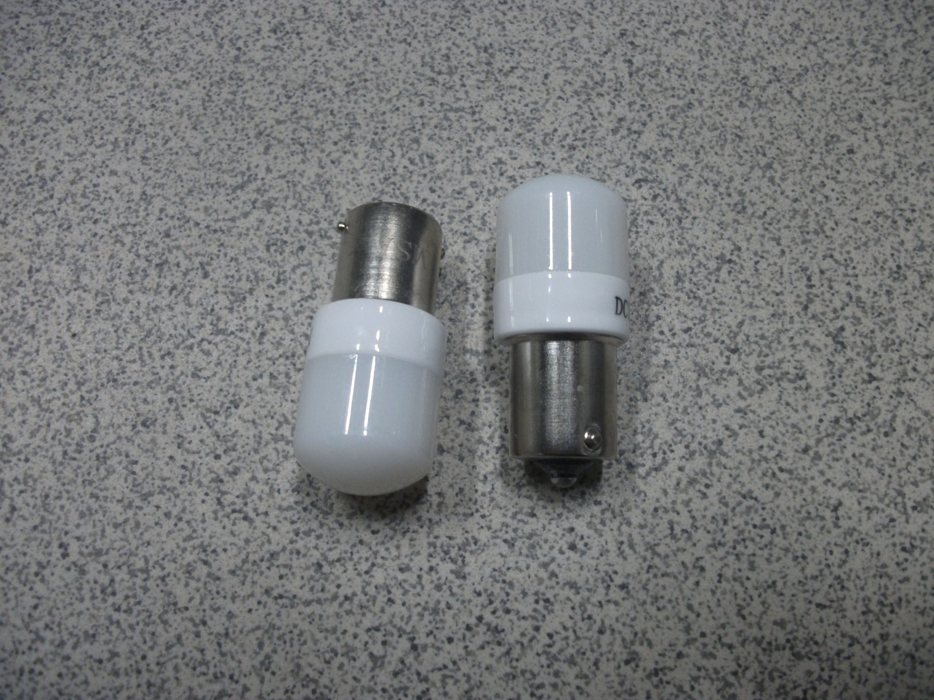S 25 Светодиод  1-но контактный  9 SMD  матовая   колба   12-24V   БЕЛЫЙ